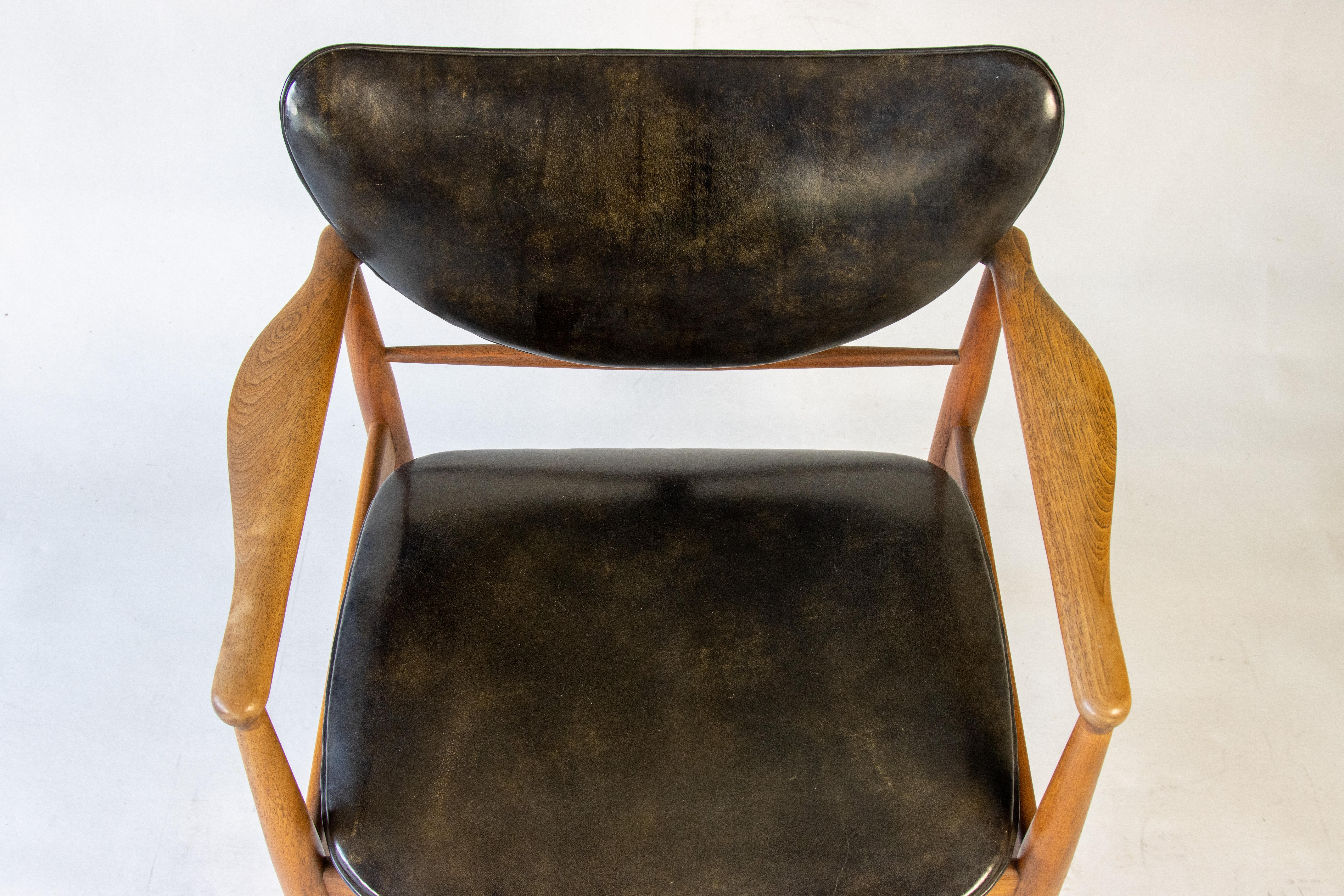 1950s Finn Juhl no. 48 Arm Chair for Baker in Walnut and Original Leather 3