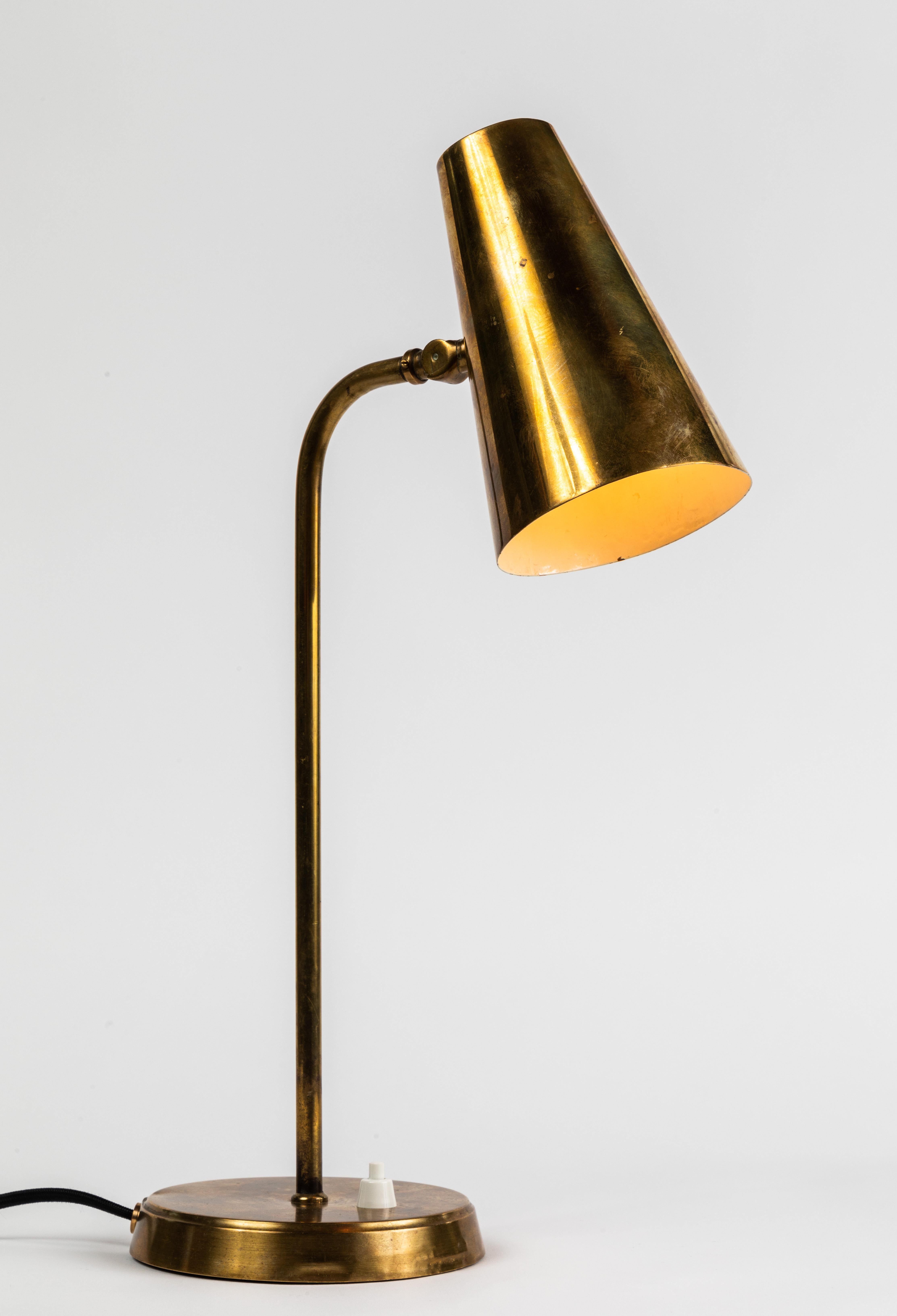 Polished 1950s Finnish Brass Table Lamp in the Manner of Paavo Tynell