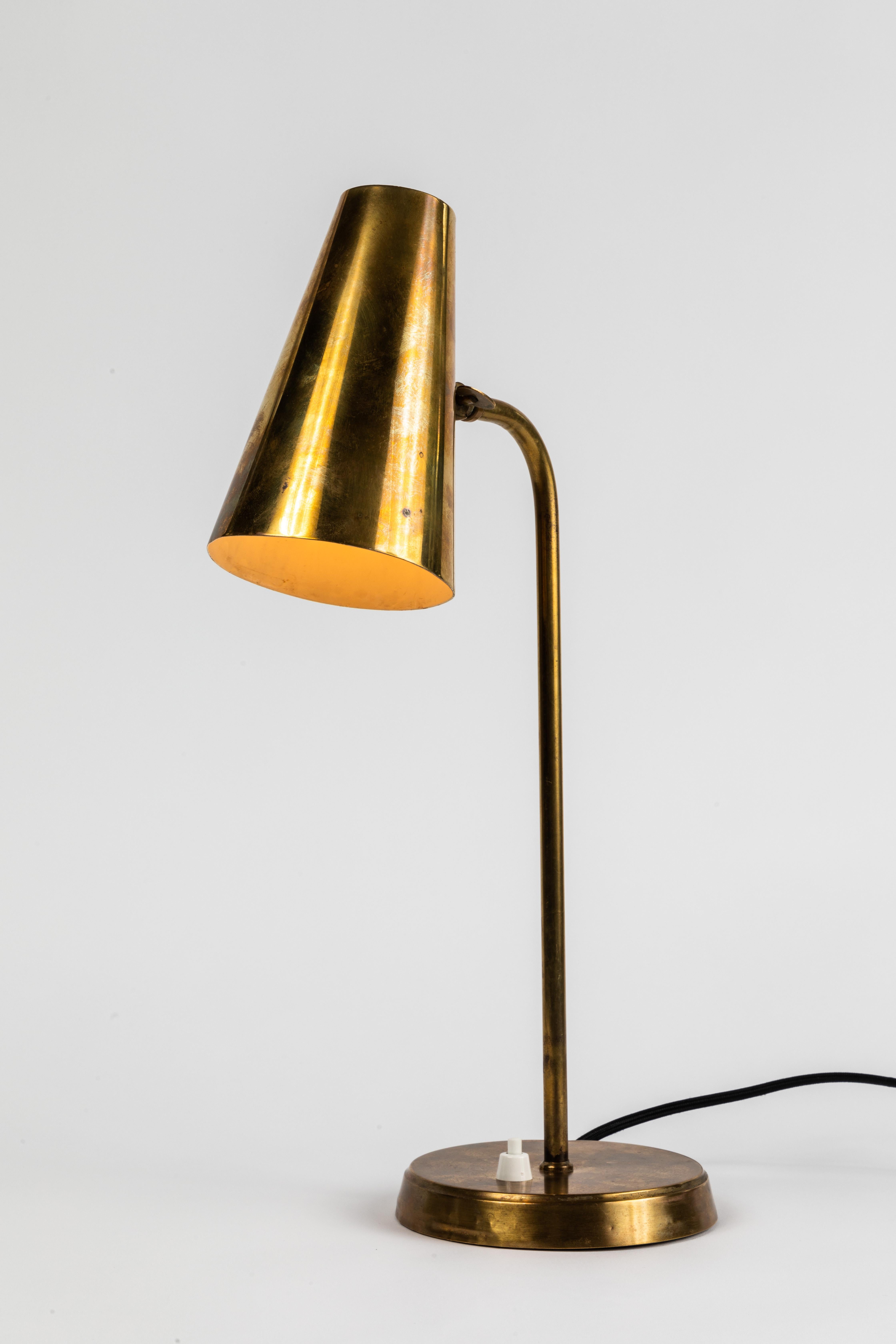 1950s Finnish Brass Table Lamp in the Manner of Paavo Tynell In Good Condition In Glendale, CA