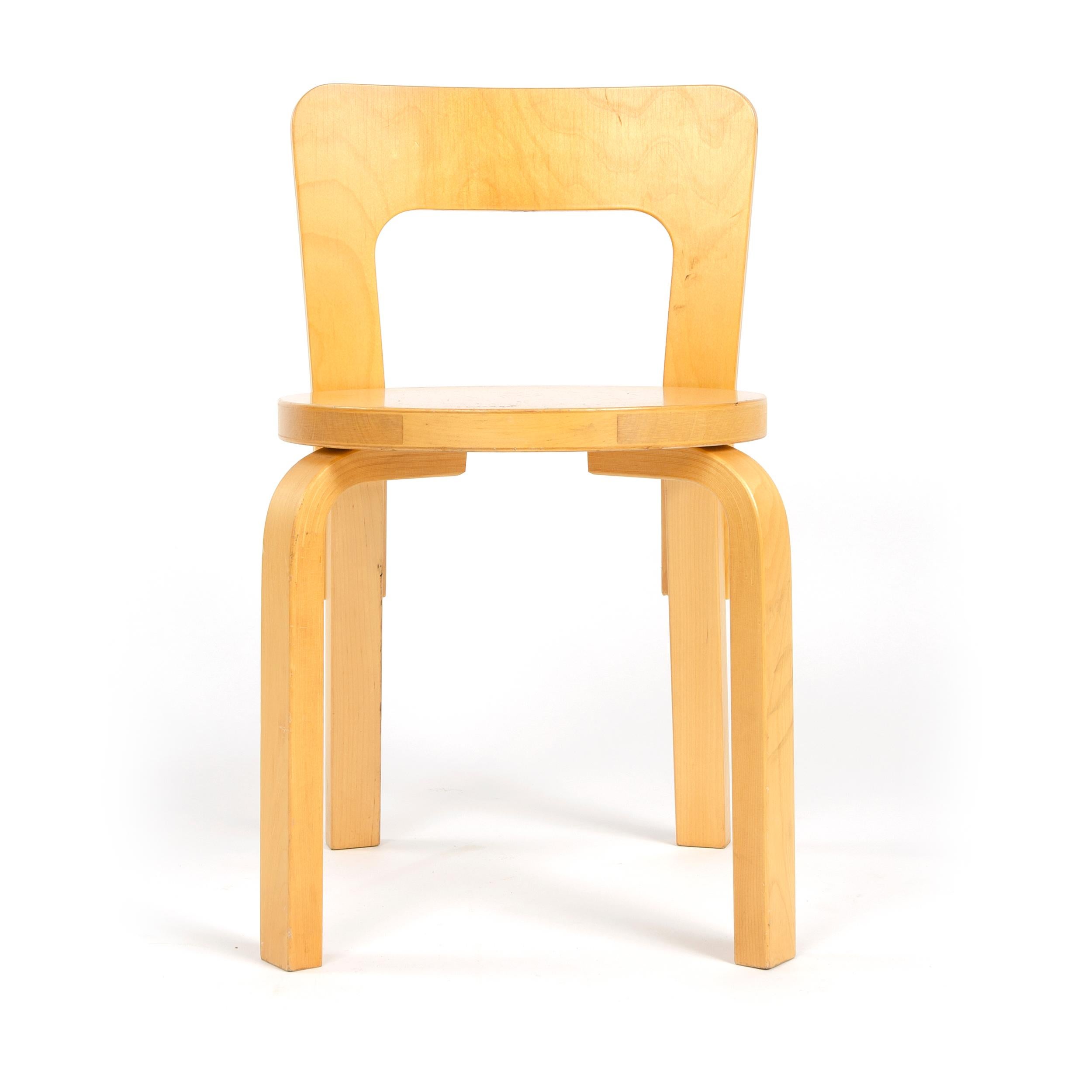 A post WWII edition of a 1935 Aalto design, model No.66, of molded and bent laminated Baltic birch. This particular higher back side chair being a ‘rounded front’ version with exposed wood seat. Legs have the Aalto inset splines at the bend of the