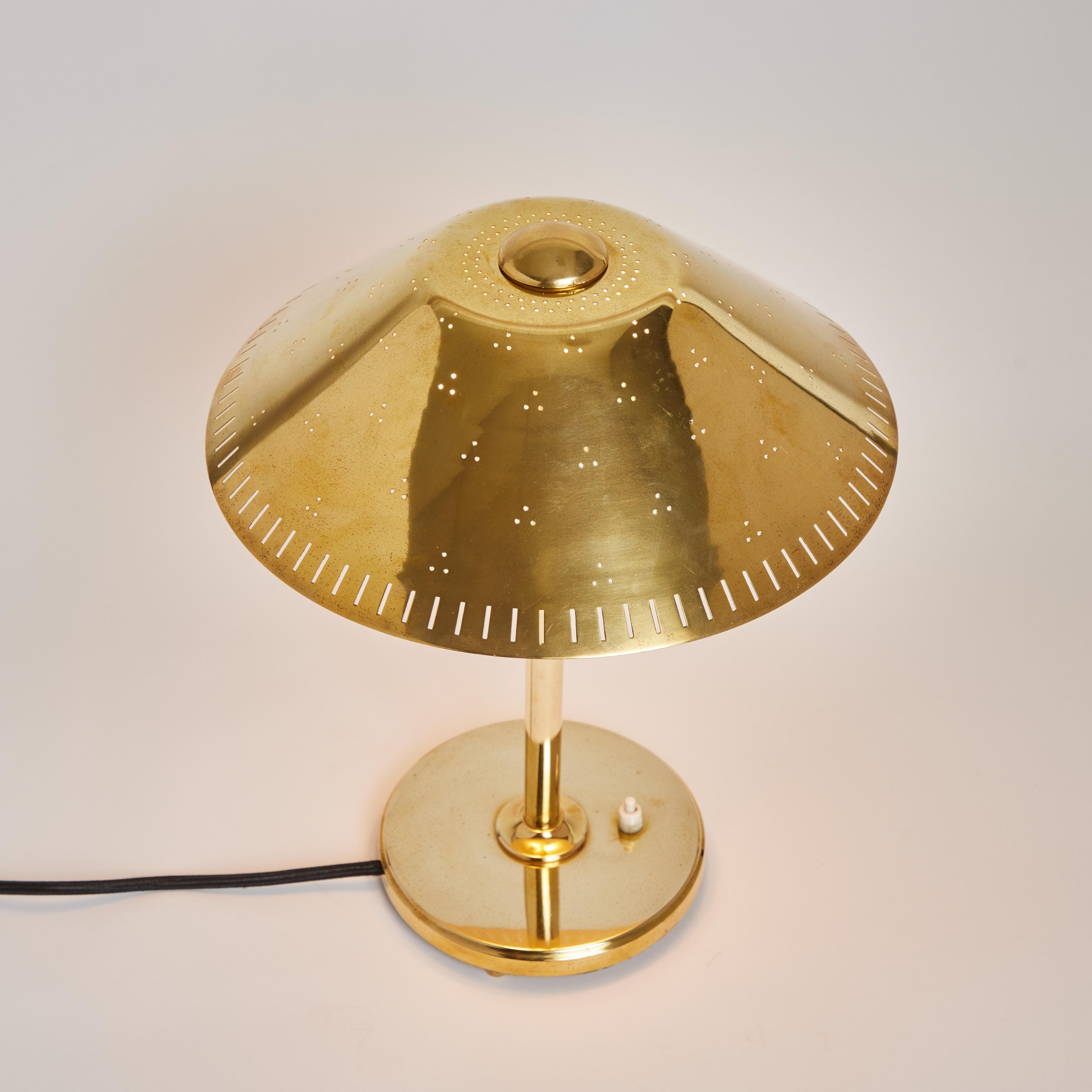 1950s Finnish Perforated Brass Table Lamp Attributed to Paavo Tynell In Good Condition In Glendale, CA