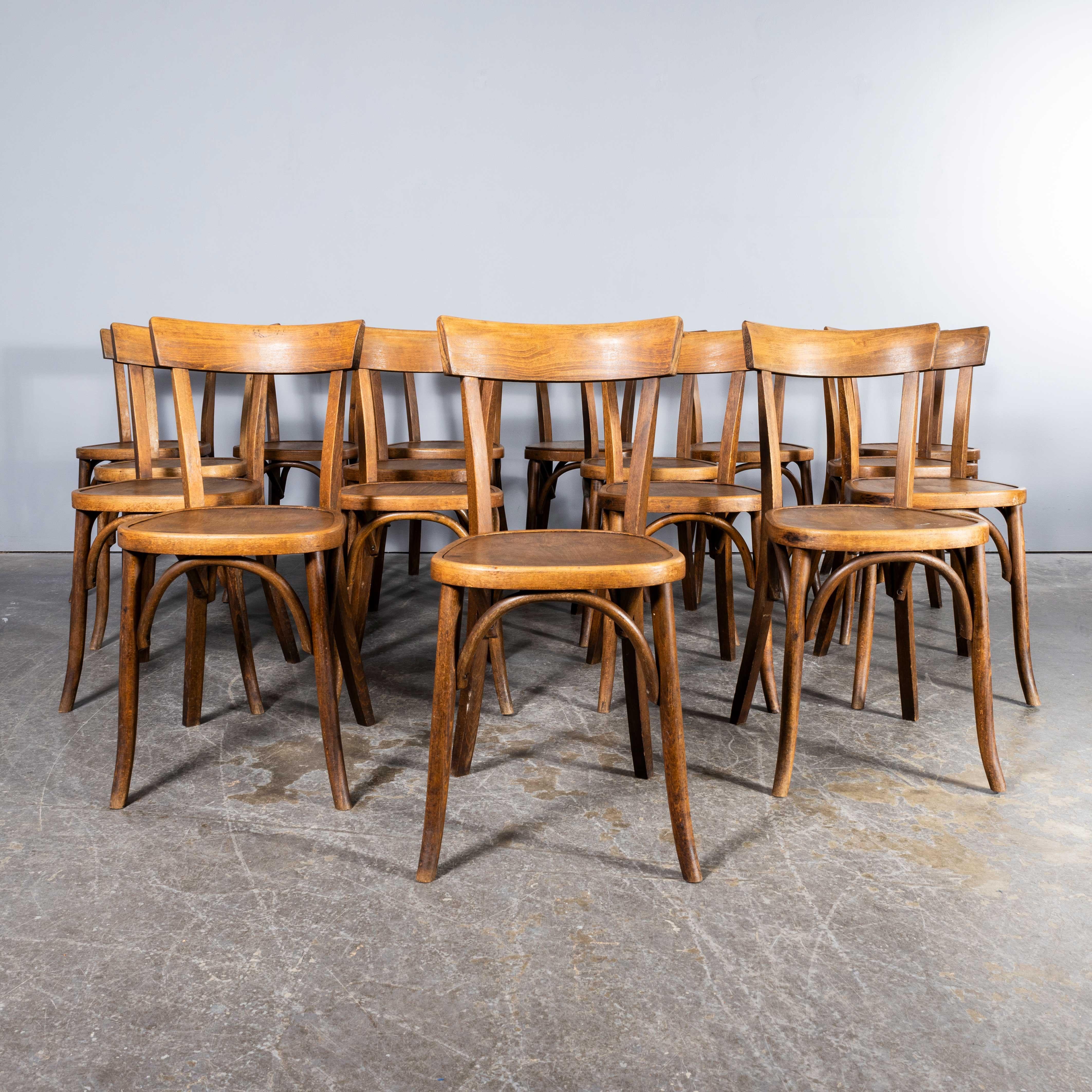 Chaises de salle à manger en bentwood à dossier étroit Fischel des années 1950 - Ensemble de dix-sept chaises Bon état - En vente à Hook, Hampshire