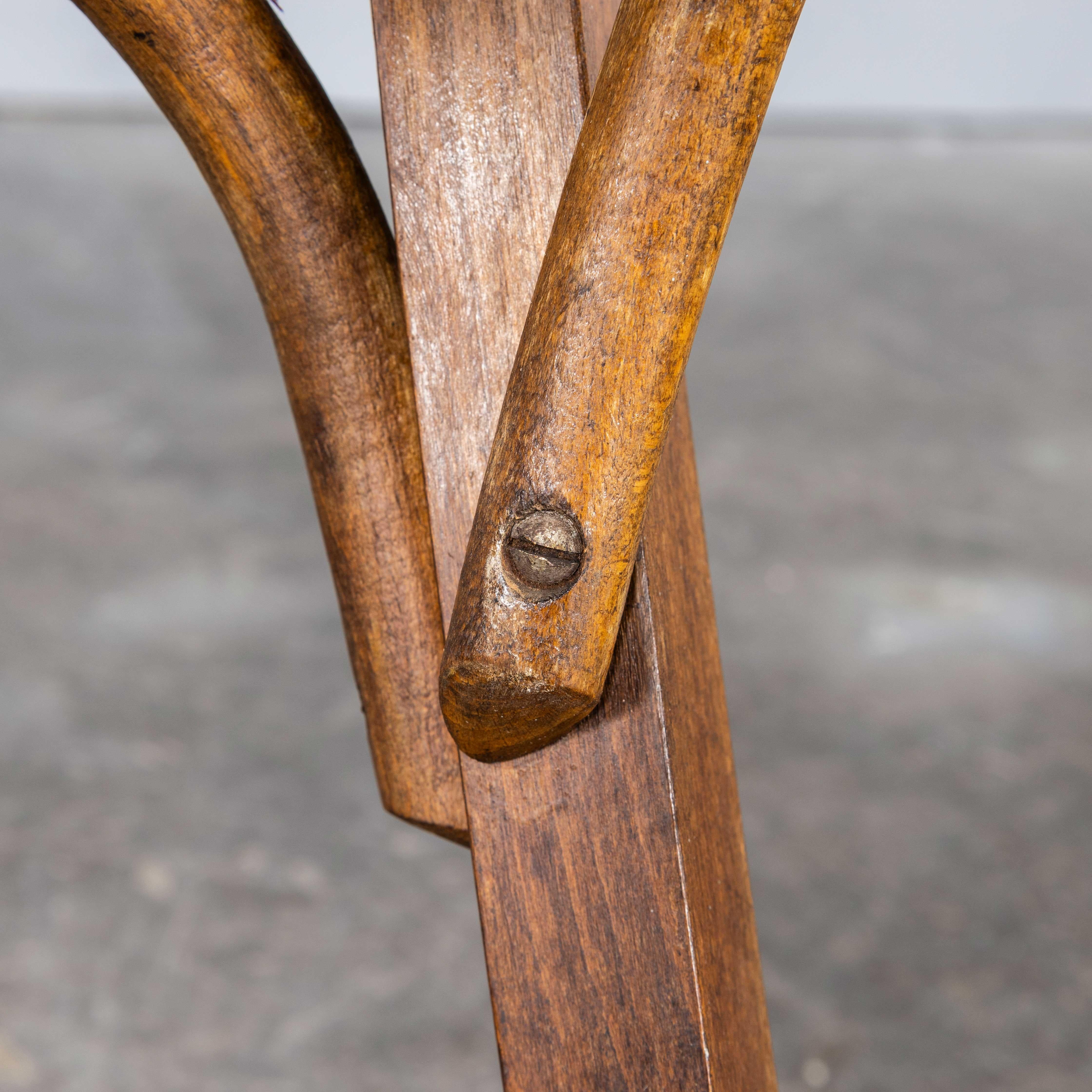 Chaises de salle à manger en bentwood à dossier étroit Fischel des années 1950 - Ensemble de dix-sept chaises 1