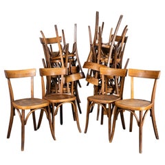 Chaises de salle à manger en bentwood à dossier étroit Fischel des années 1950 - Ensemble de dix-sept chaises