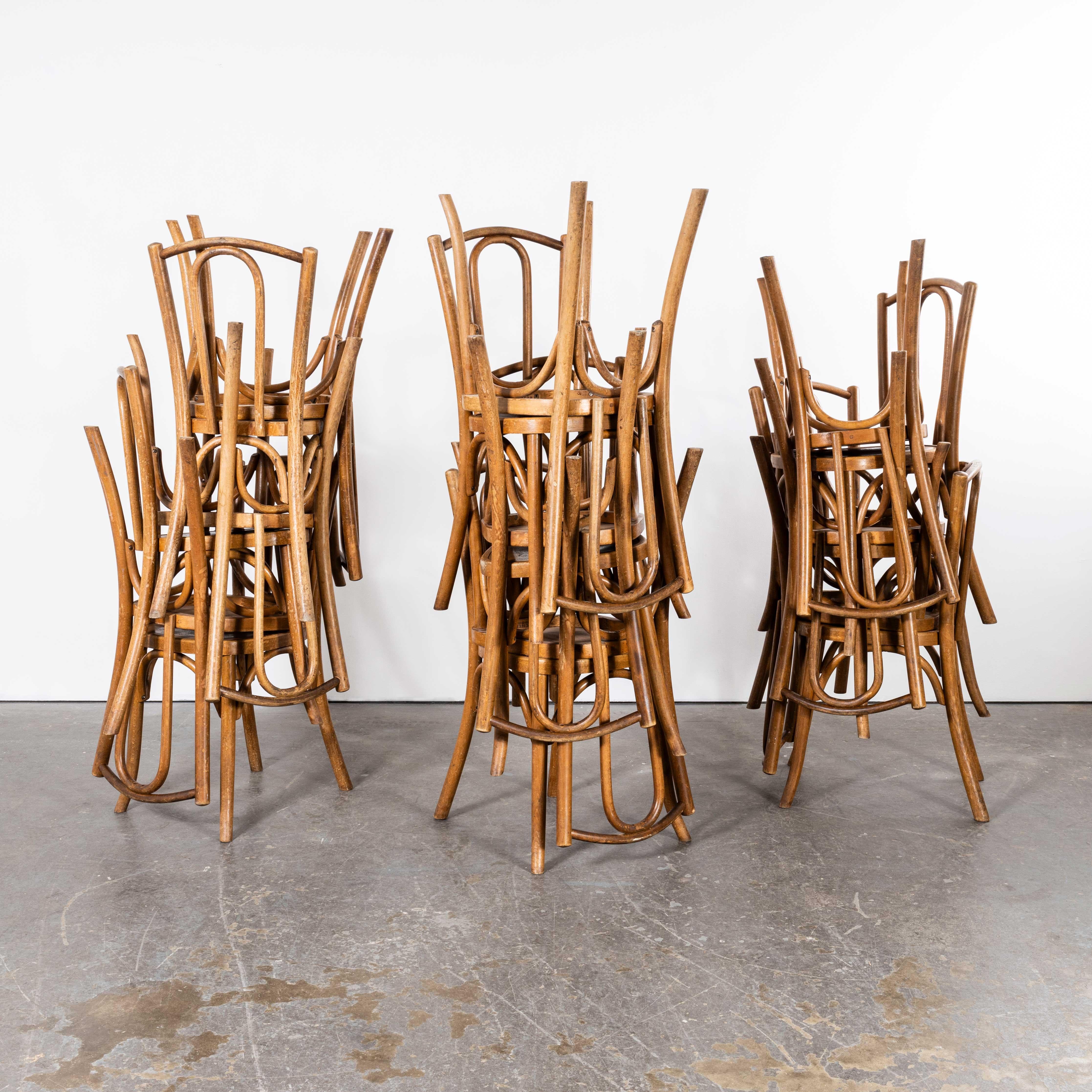 Chaises de salle à manger classiques à dossier arrondi Fischel des années 1950 - Lot de six en vente 2