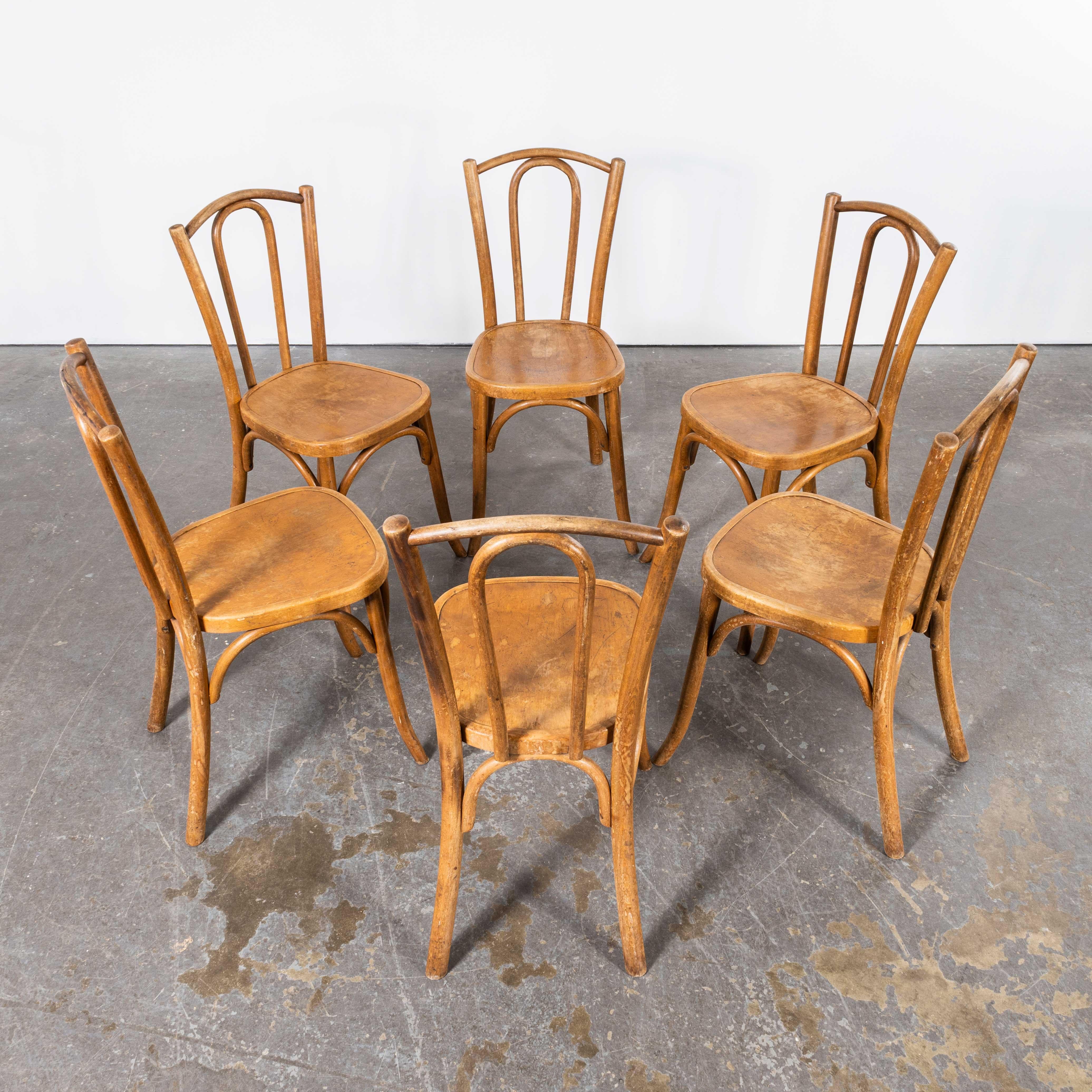 Chaises de salle à manger classiques à dossier arrondi Fischel des années 1950 - Lot de six en vente 3
