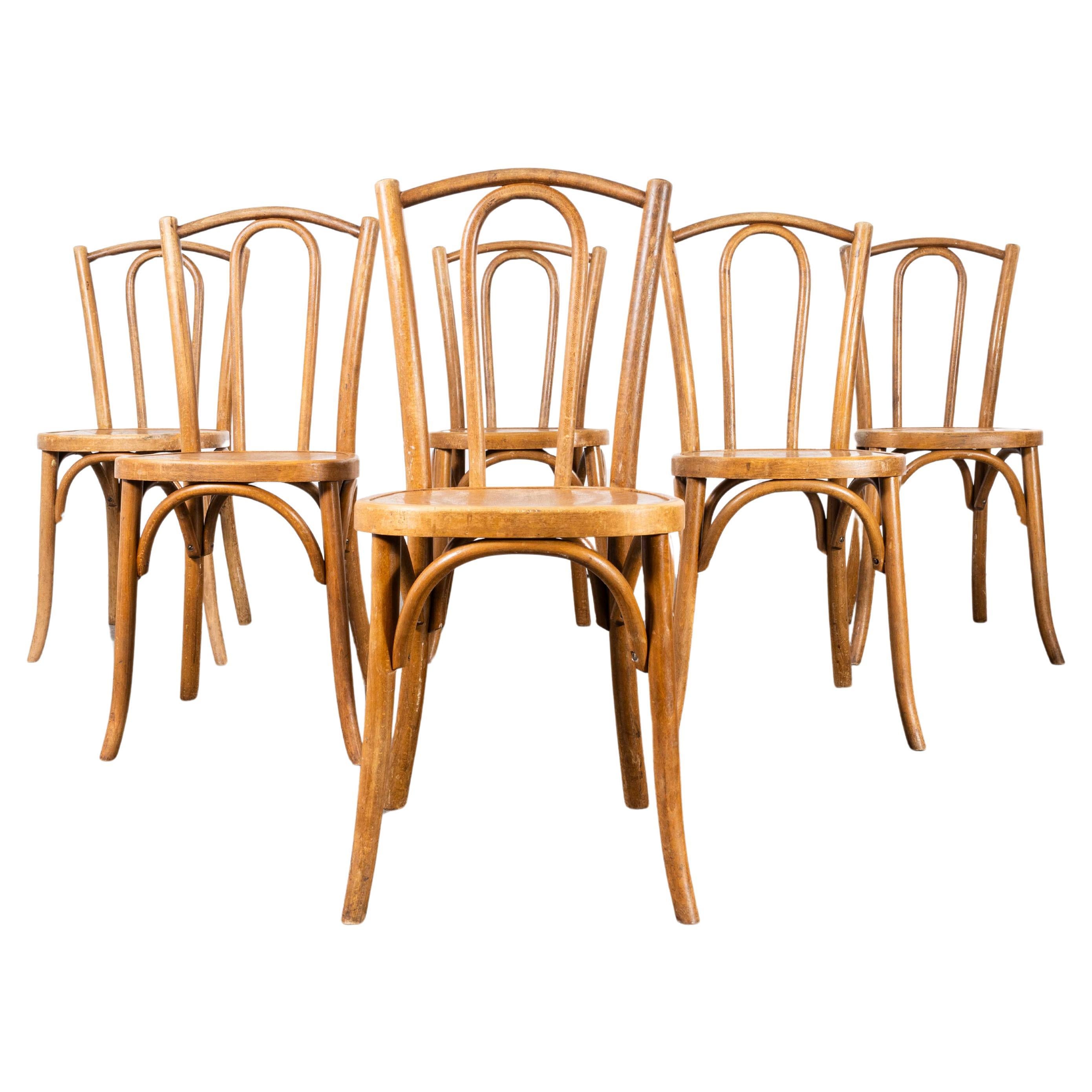 Chaises de salle à manger classiques à dossier arrondi Fischel des années 1950 - Lot de six en vente