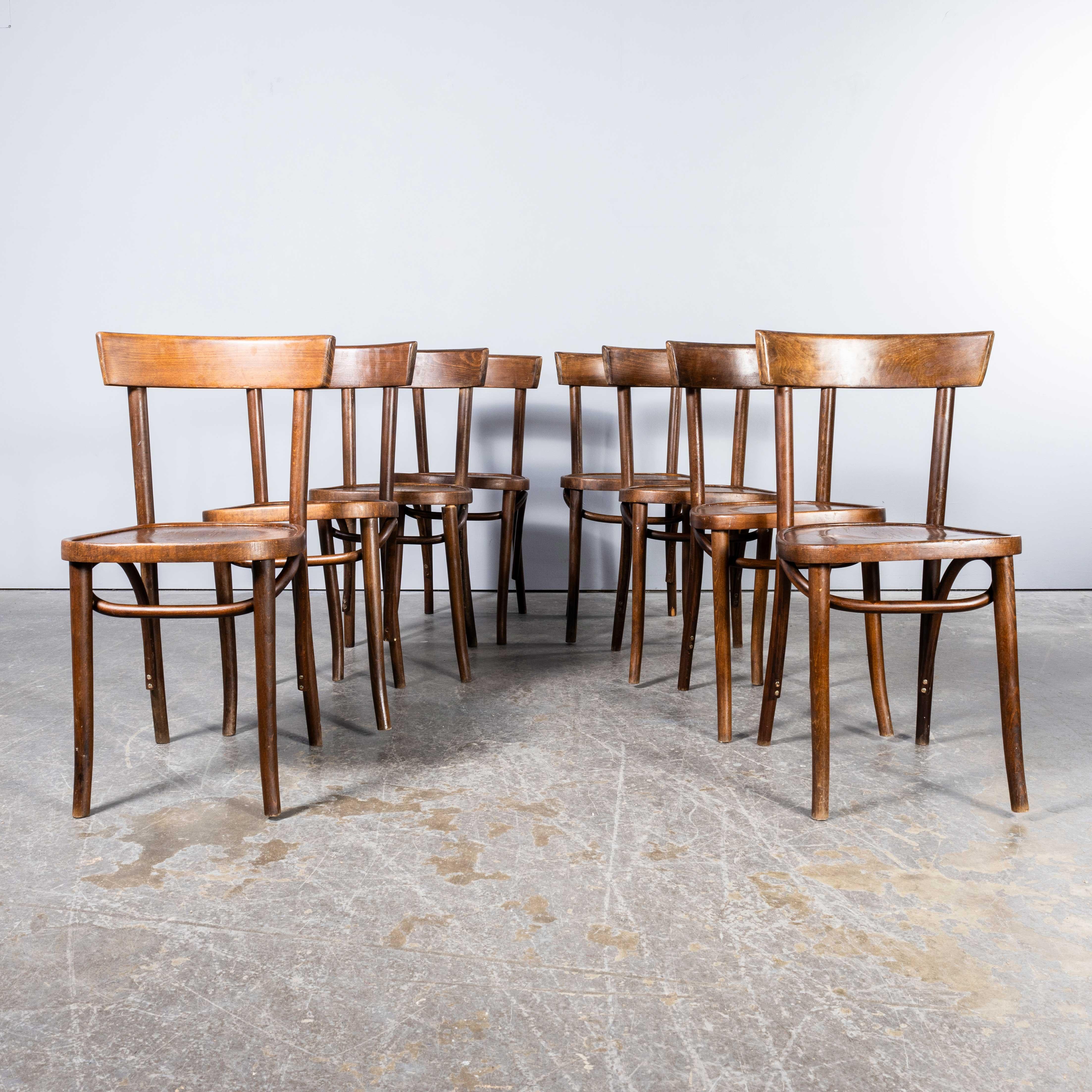 Milieu du XXe siècle Chaises de salle à manger en bentwood à dossier étroit Fischel des années 1950 - Lot de huit