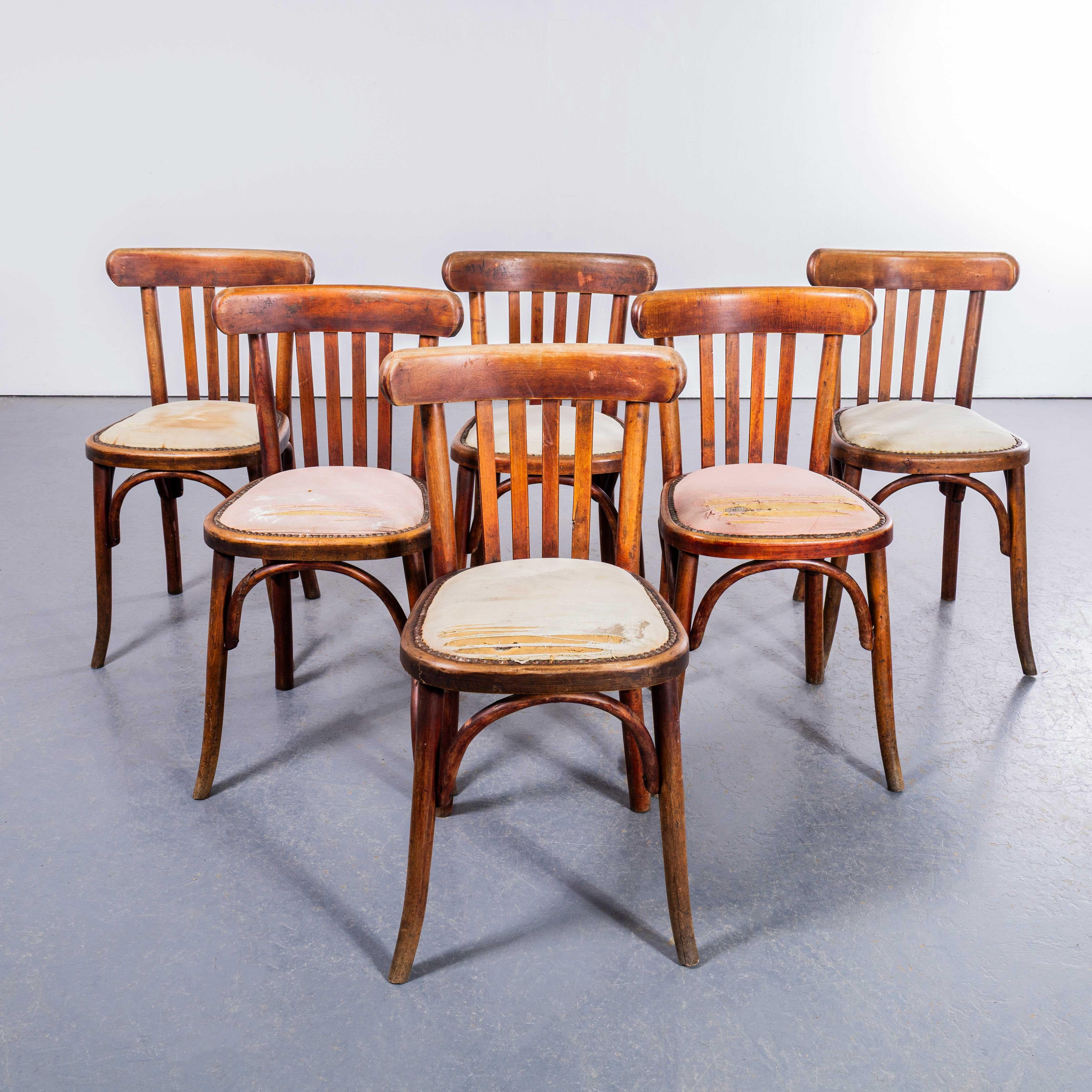 1950's Fischel Stamped Bentwood gepolstert Esszimmerstühle - Set von sechs. 

Das Verfahren zum Biegen von Buchenholz mit Dampf zu eleganten Stühlen wurde von Thonet entdeckt und entwickelt, doch als seine Patente 1869 ausliefen, begannen viele