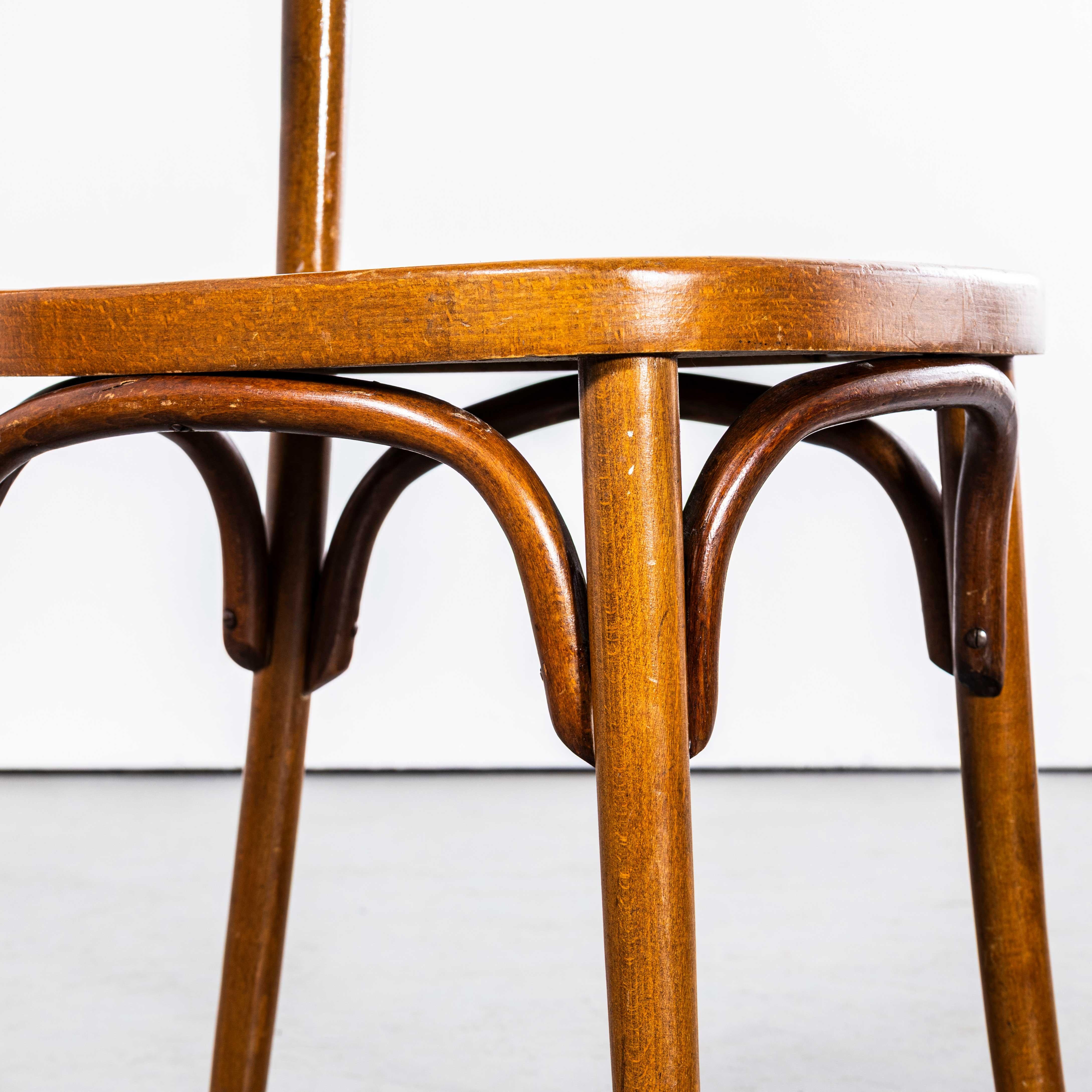 Sillas de comedor de madera curvada de roble cálido Fischel de los años 50 - Juego de siete en venta 2