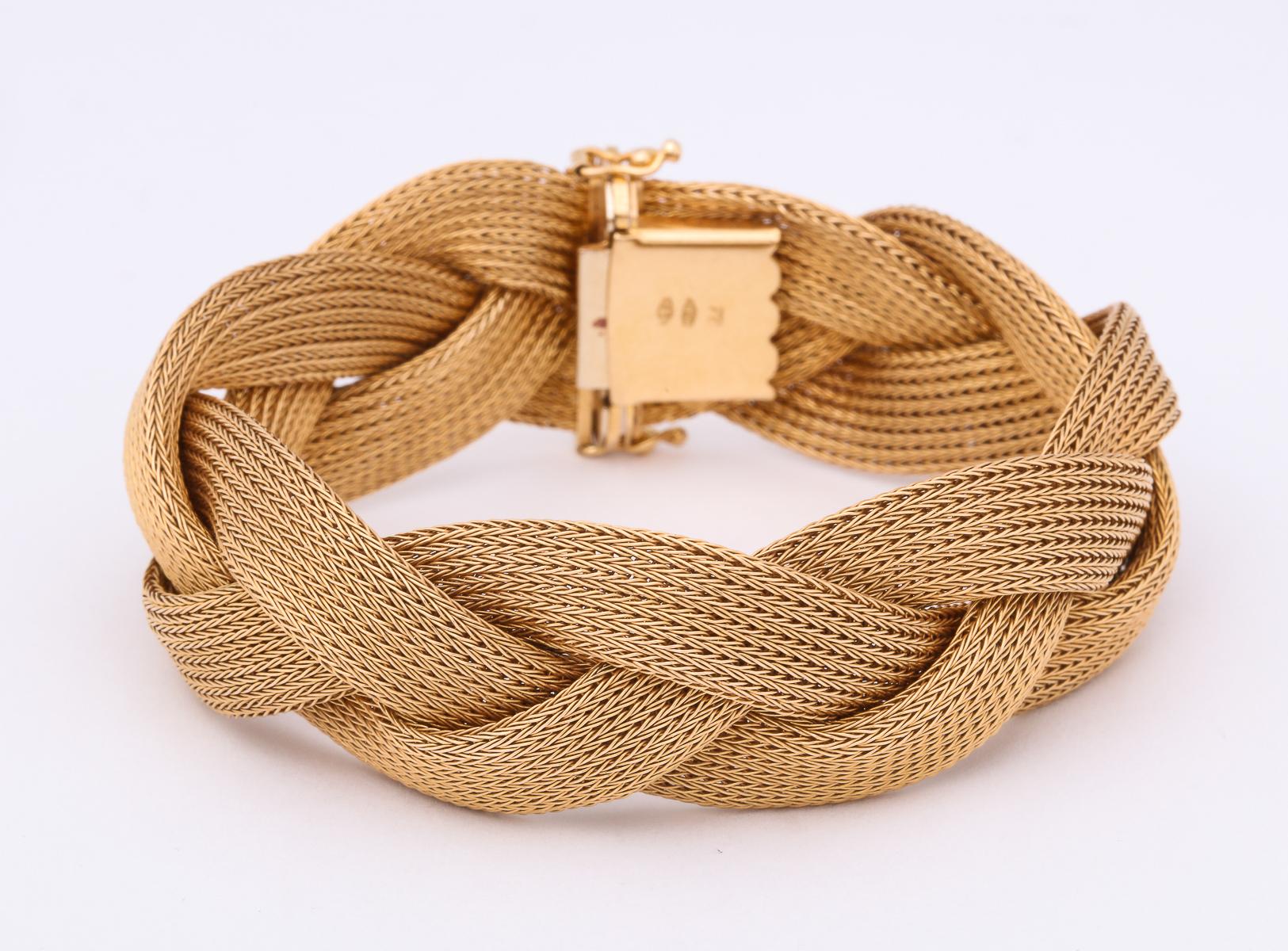 1950s Flexible Intertwined Twisted Mesh Braided Gold Bracelet In Good Condition In New York, NY