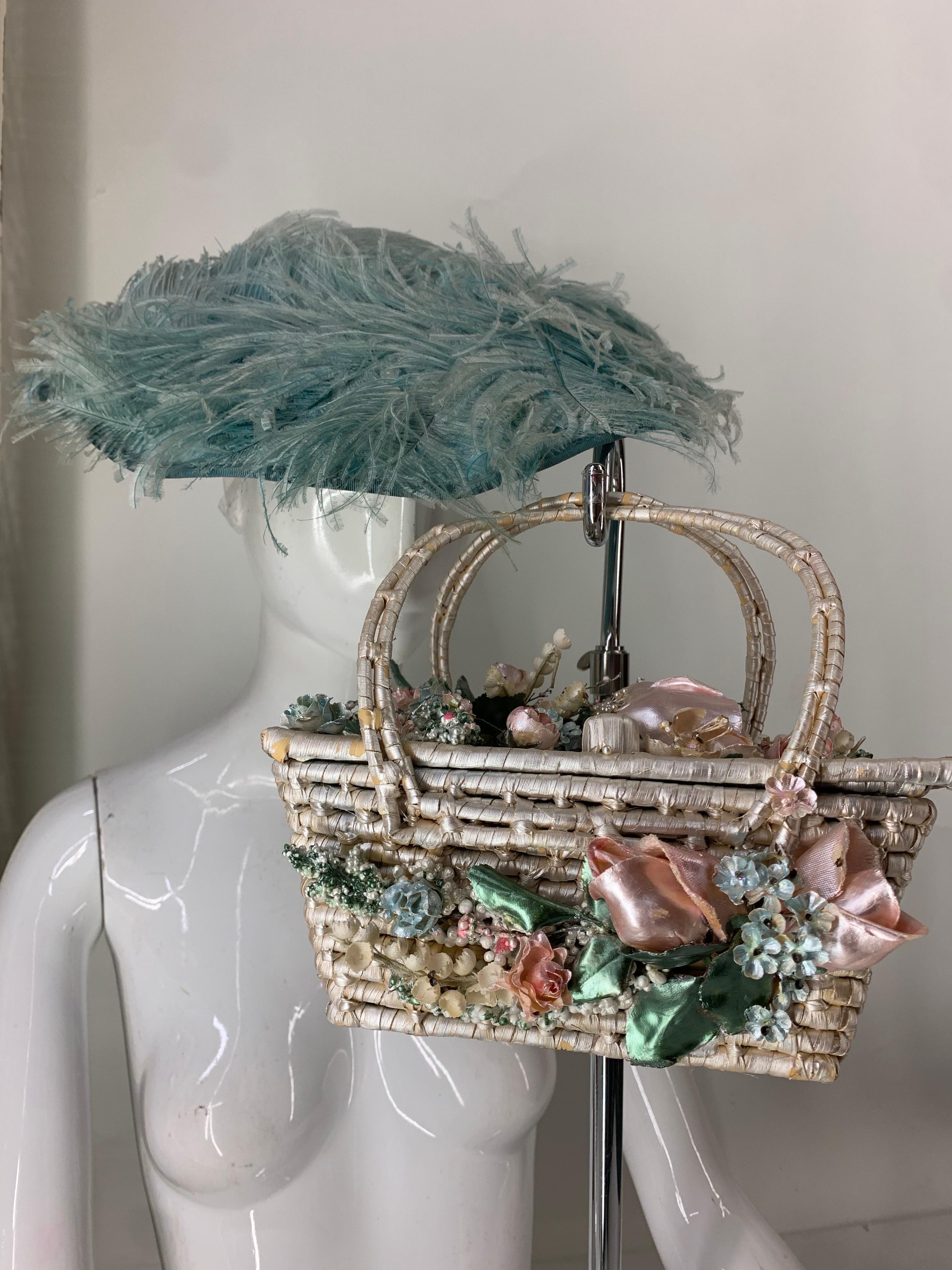 1950s Flo Raye Originals Ice Blue Ostrich Saucer Hat w Pearlescent Floral Purse In Excellent Condition For Sale In Gresham, OR