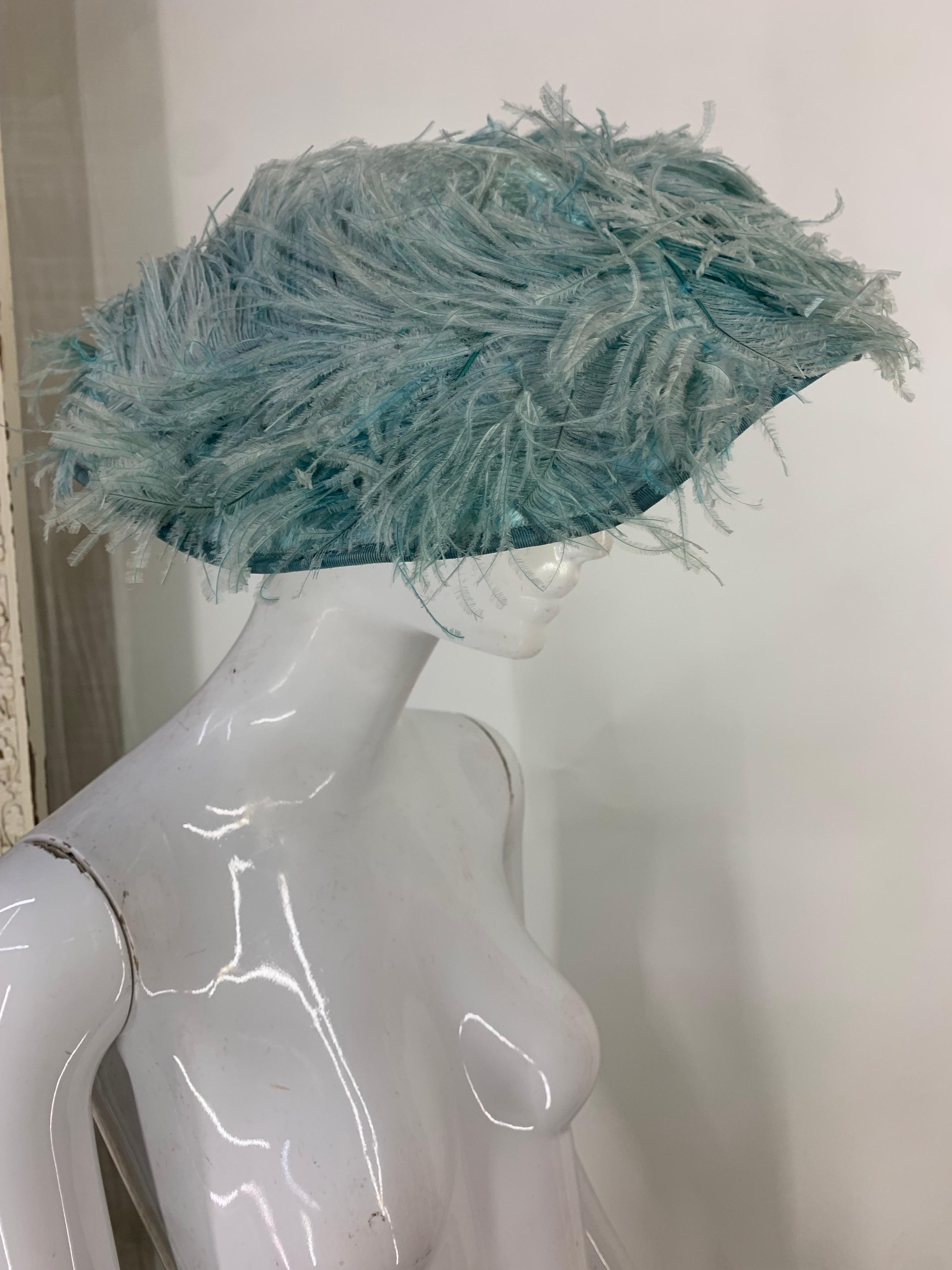 1950s Flo Raye Originals Ice Blue Ostrich Saucer Hat w Pearlescent Floral Purse en vente 2