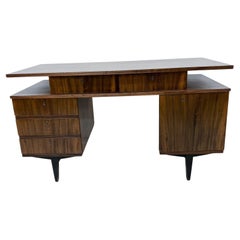 1950s Floating Modern Executive Desk Style of Vittorio Dassi from Italy