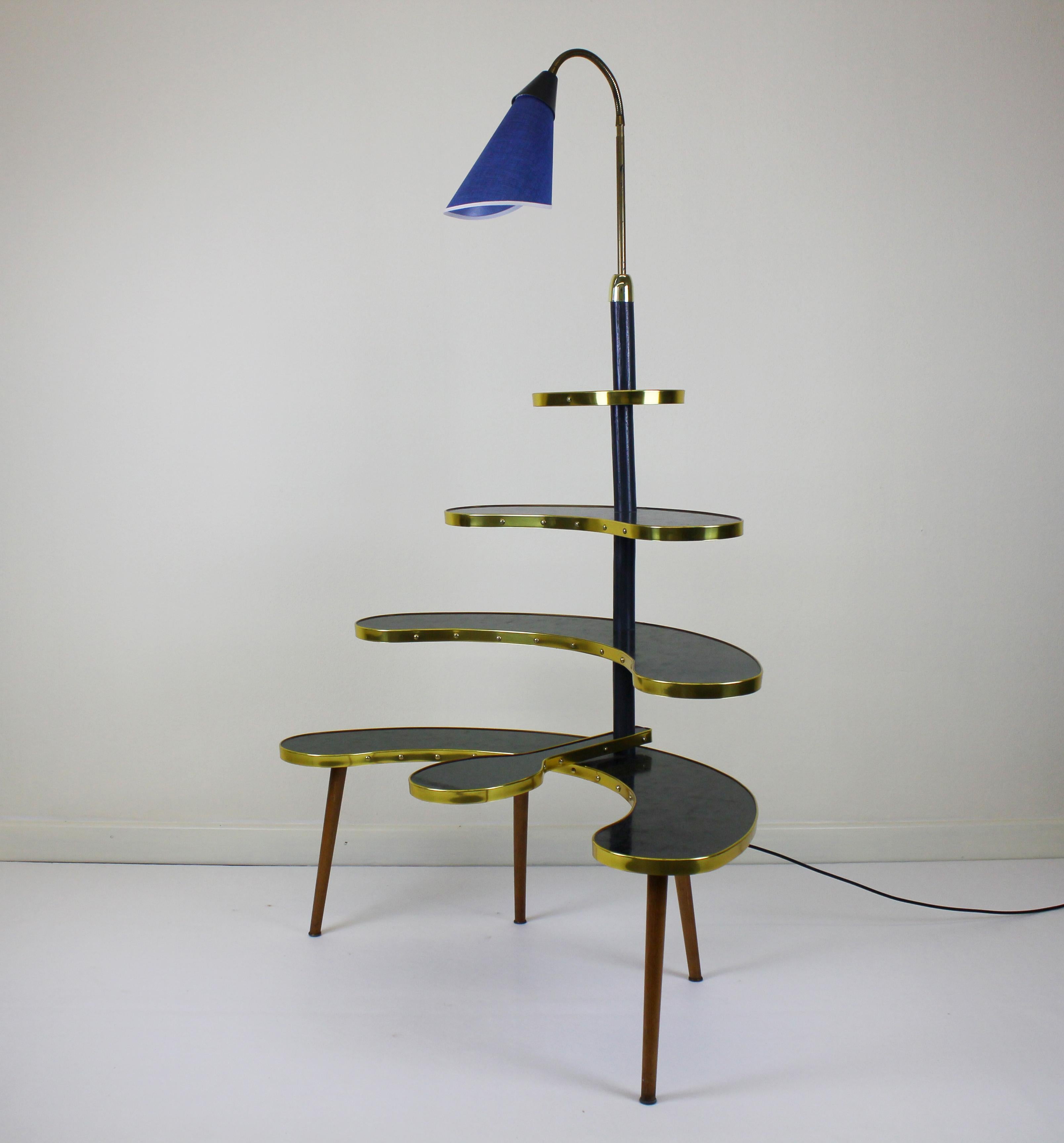 1950s floor lamp and flower holder In Good Condition For Sale In Braga, Braga