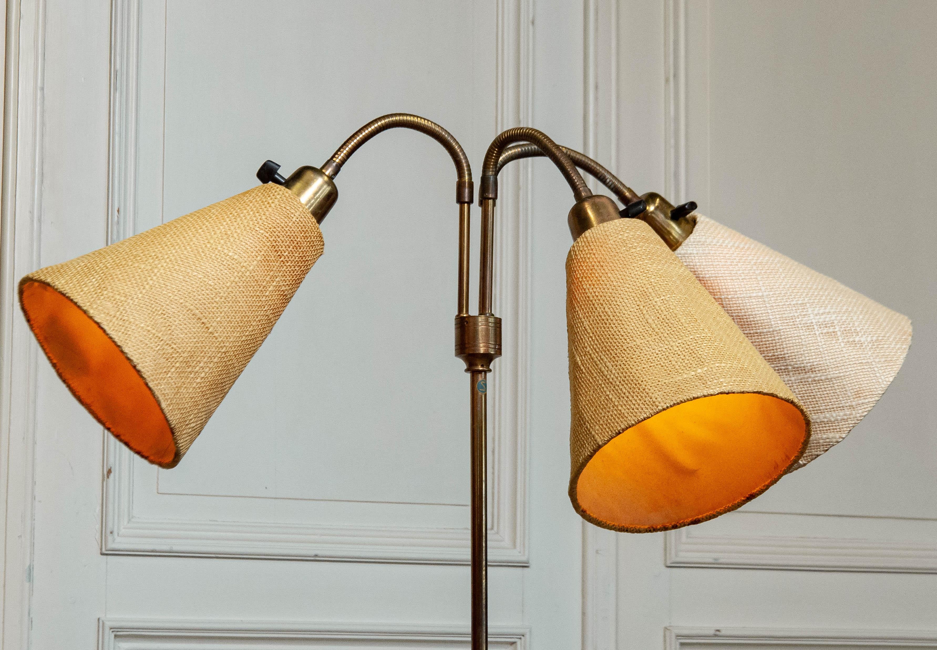 Milieu du XXe siècle Lampadaire des années 1950 attribué à Möllers Armaturfabrik, Suède en vente