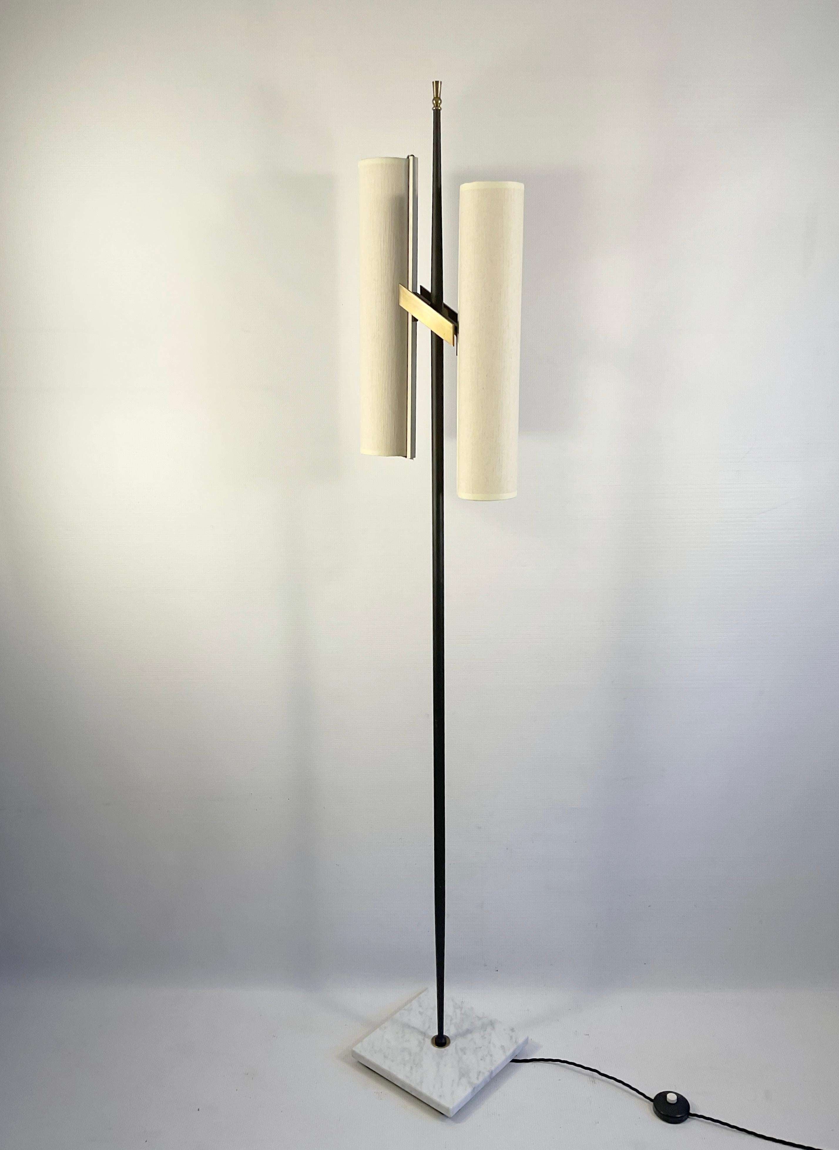 1950s floor lamp attributed to Maison Arlus in the style of the Italian Stilnovo manufacturer with two linen shades on a square marble base.
