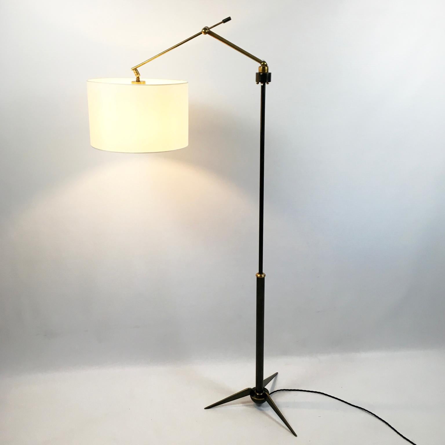 1950s floor lamp manufactured and edited by Maison Lunel, France
Brass adjustable and swivel arm with a gun barrel patina finish base
Rewired with black cotton insulated cable.