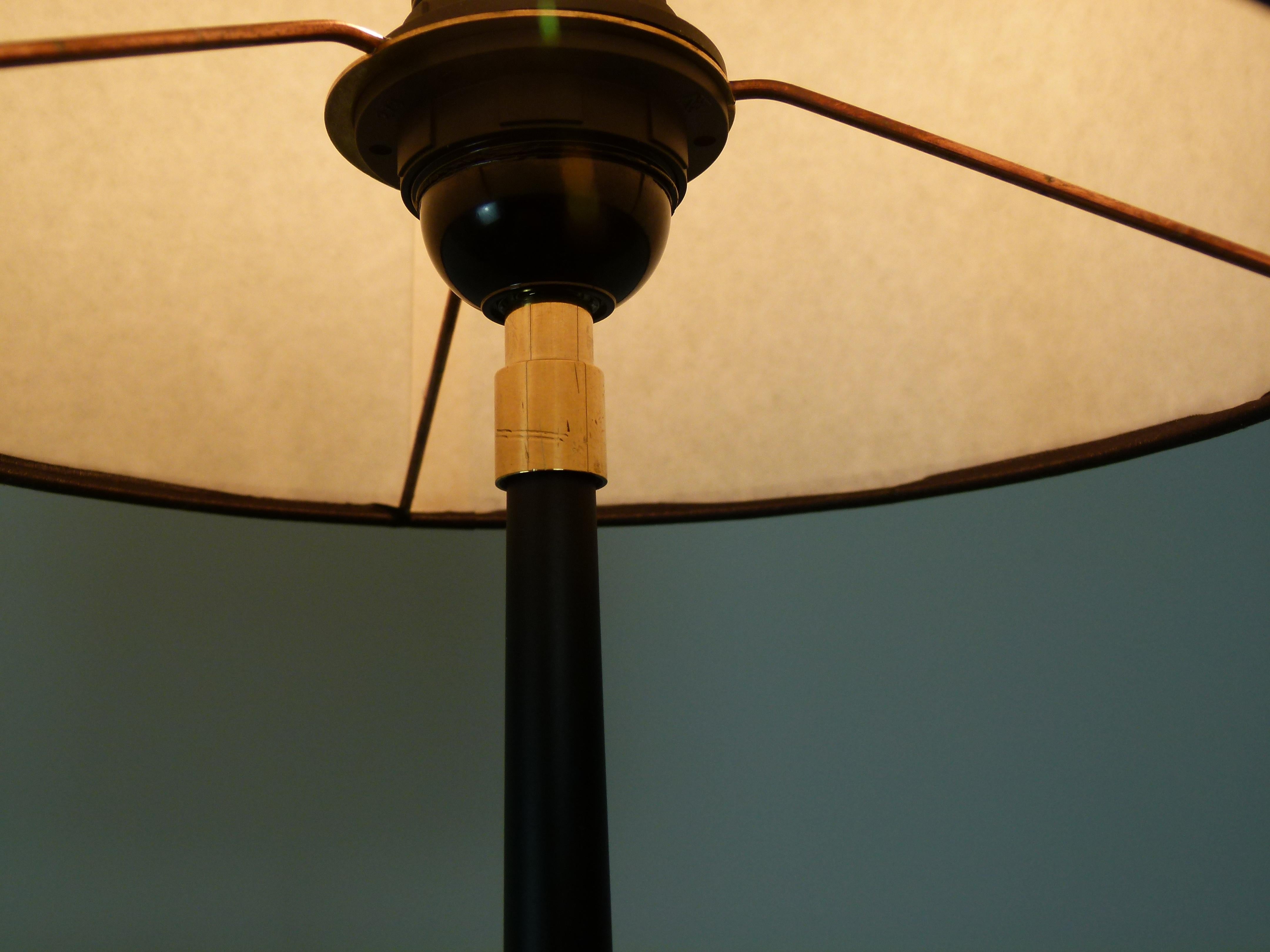 1950s Floor Lamp in Lacquered Metal and Brass from Maison Lunel In Excellent Condition In Saint-Ouen, FR