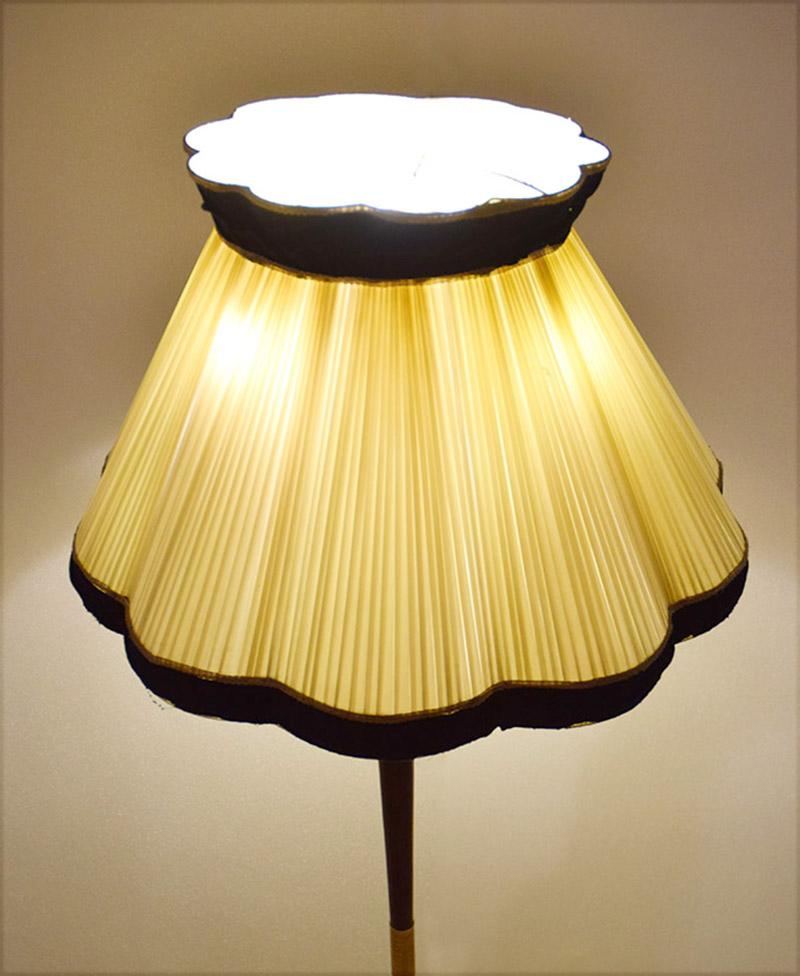 Italian 1950's Floor Lamp in Mahogany and Brass For Sale