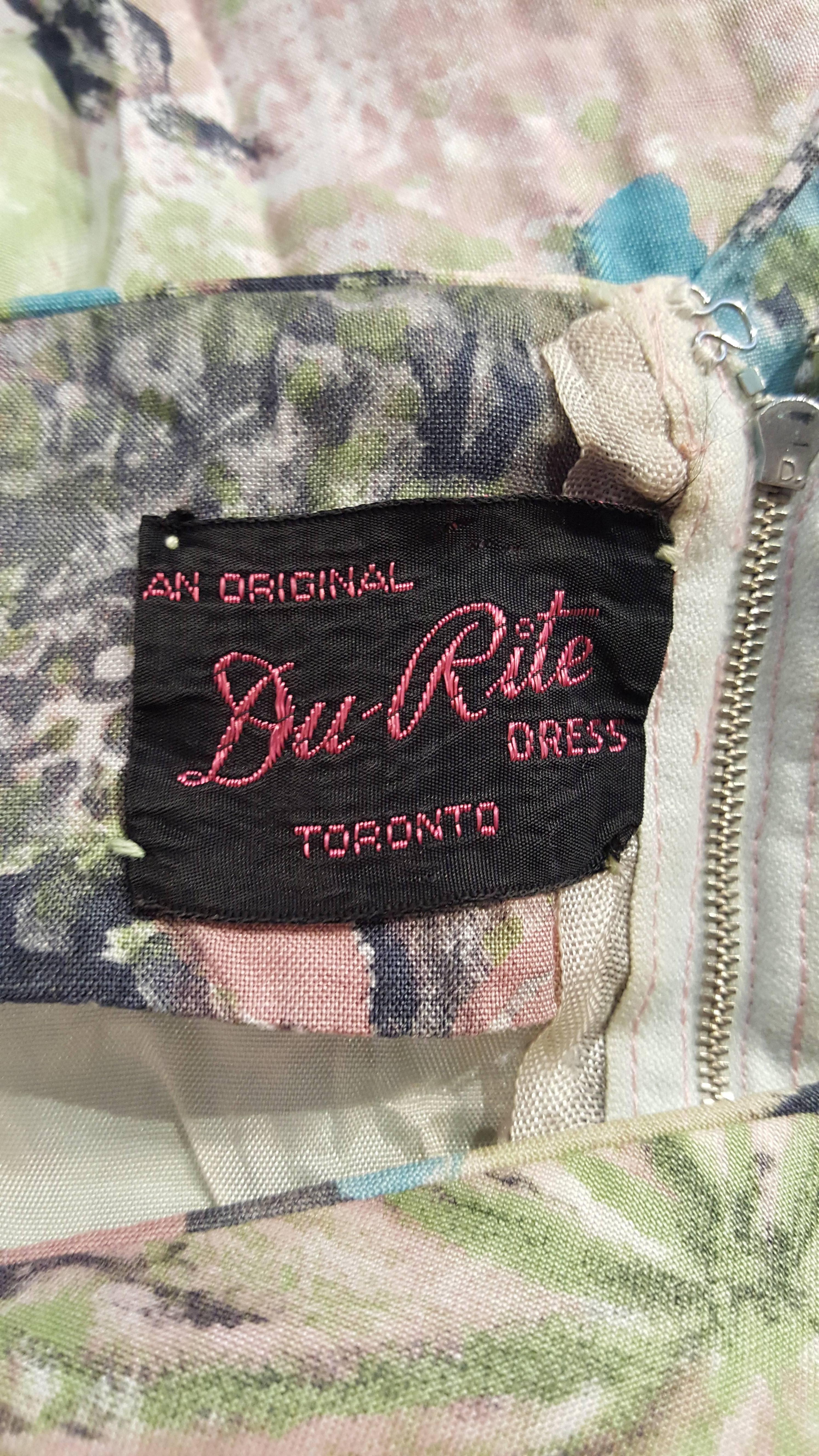 Robe en coton à fleurs des années 1950 avec taille tombante Pour femmes en vente