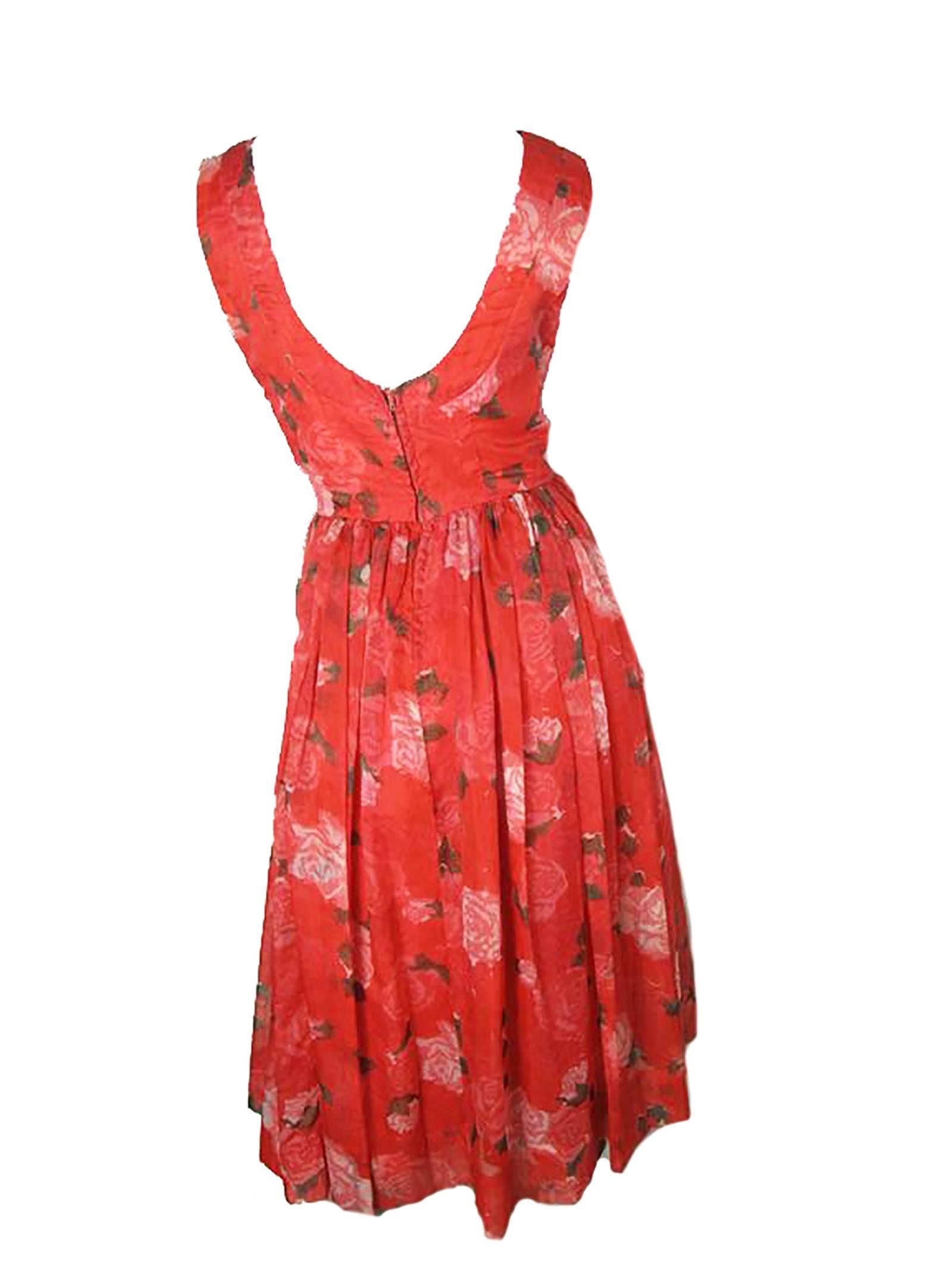 1950s floral dress.  Condition: Excellent. Size 6  

We accept returns for refund, please see our terms.  We offer free ground shipping within the US. 