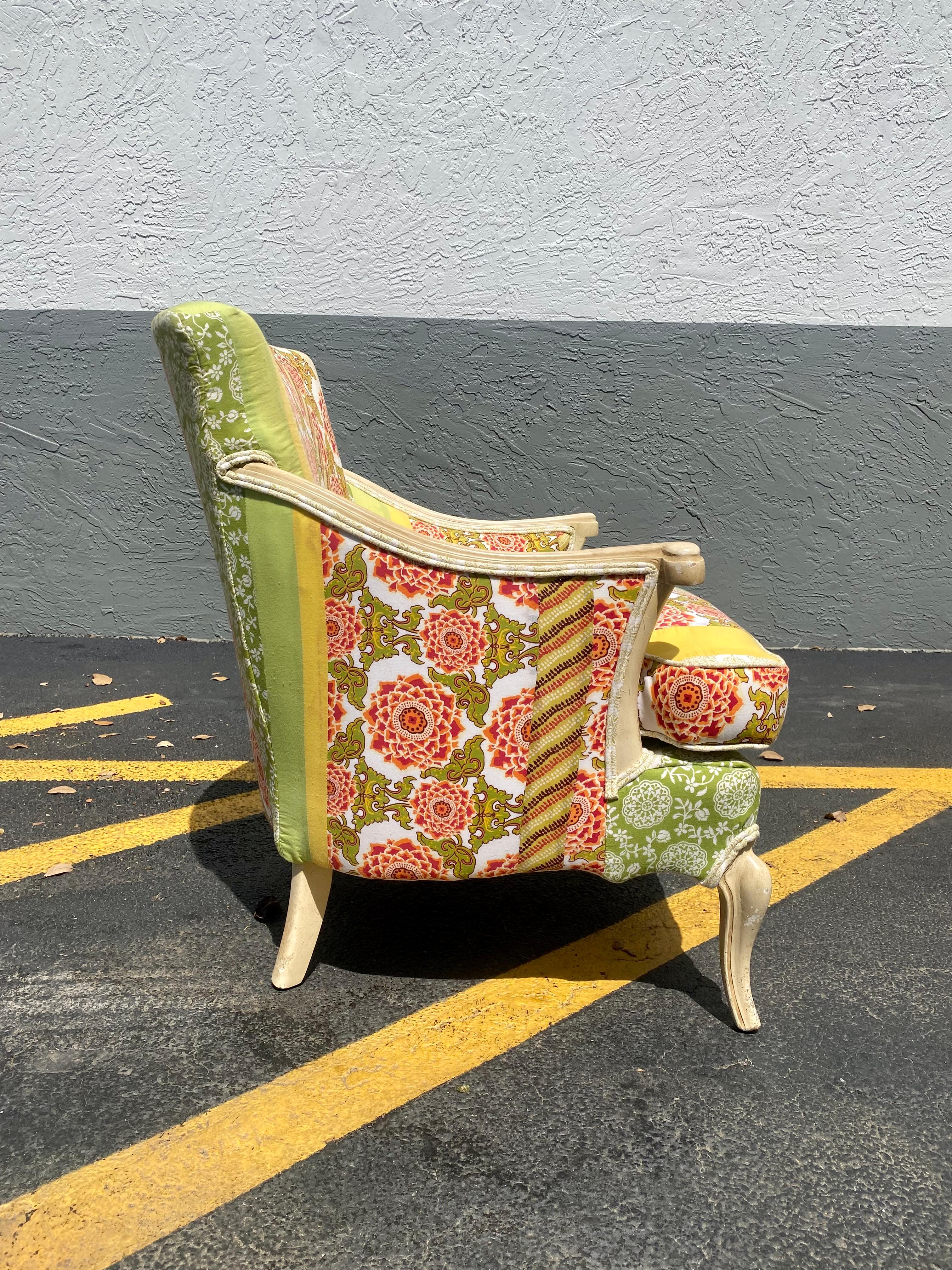 Tissu d'ameublement Chaise française des années 1950 en patchwork floral coloré   en vente