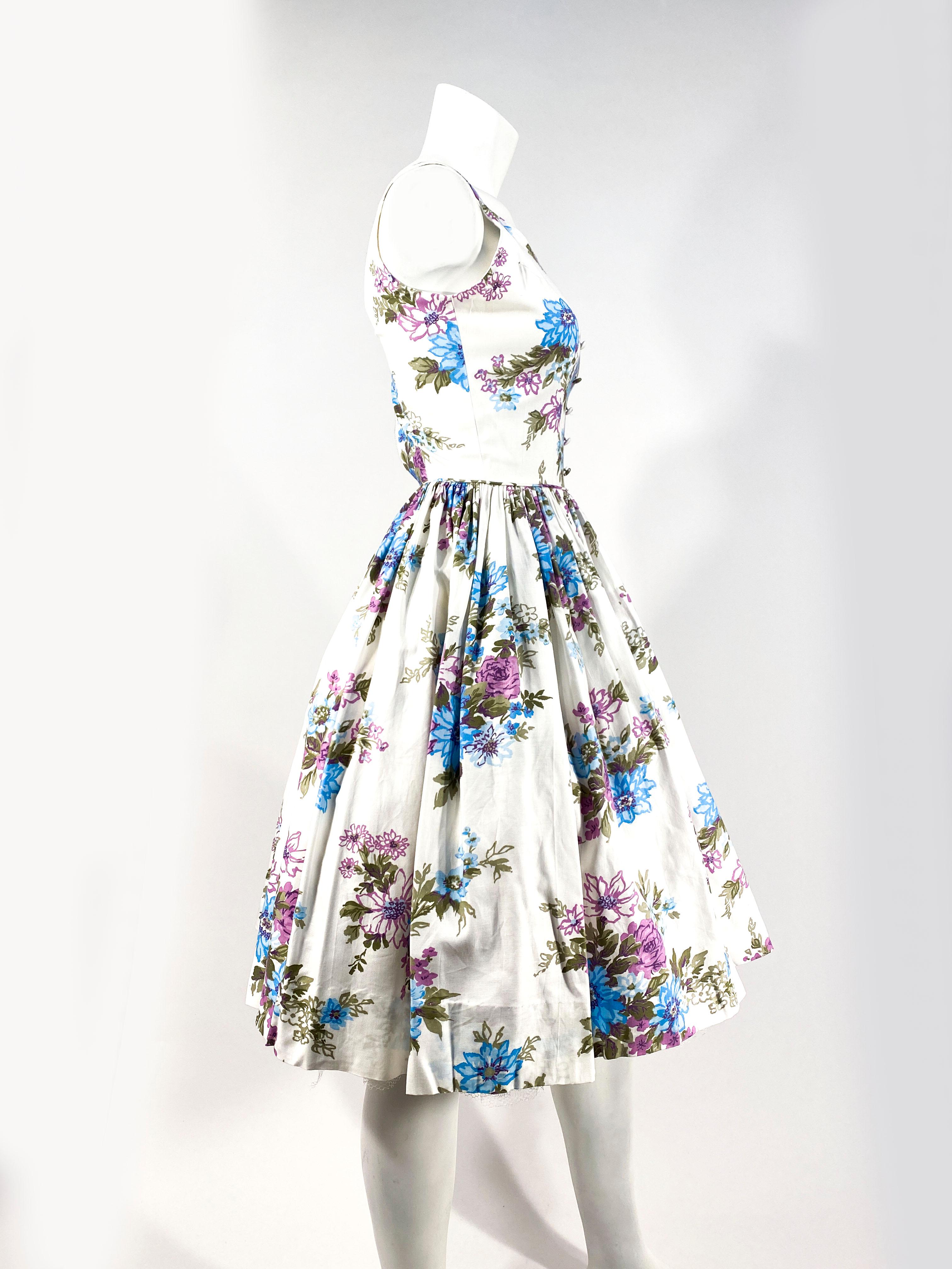 1950s Floral Printed Cotton Day Dress In Good Condition For Sale In San Francisco, CA