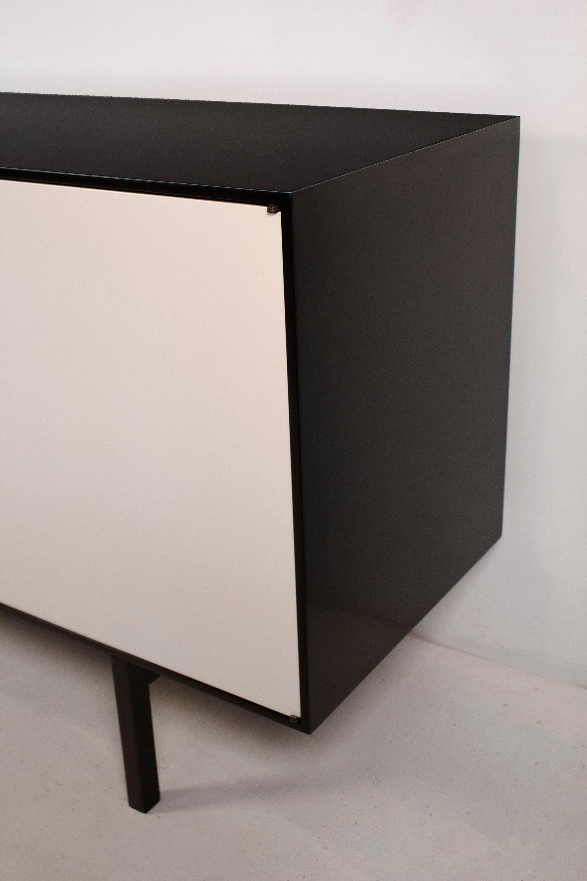 1950s Florence Knoll Black Lacquer Cabinet with Maple Interior Model No. 541 In Excellent Condition In Dallas, TX