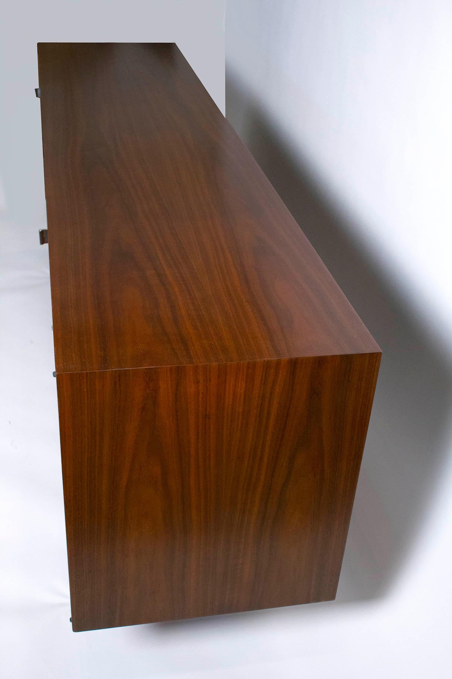 1950s Florence Knoll Cabinet in Walnut with Maple Interior Model No. 541 In Good Condition In Dallas, TX