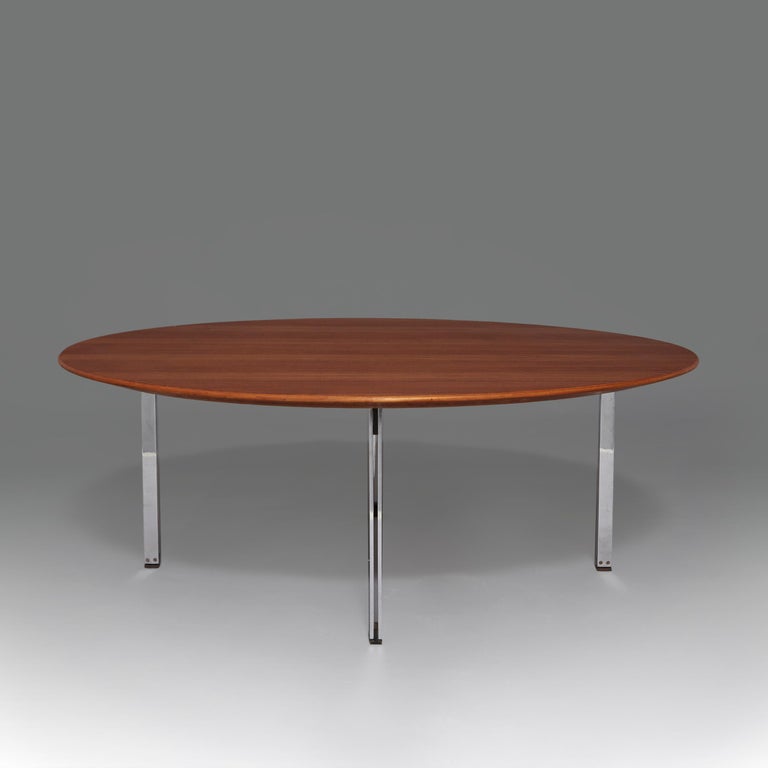 Center or coffee table designed by Florence Knoll for Knoll international in Walnut wood and Chrome Steel. Excellent vintage condition with slight signs of use, United States, 1950’s.

Considered one of the most influential interior designers of