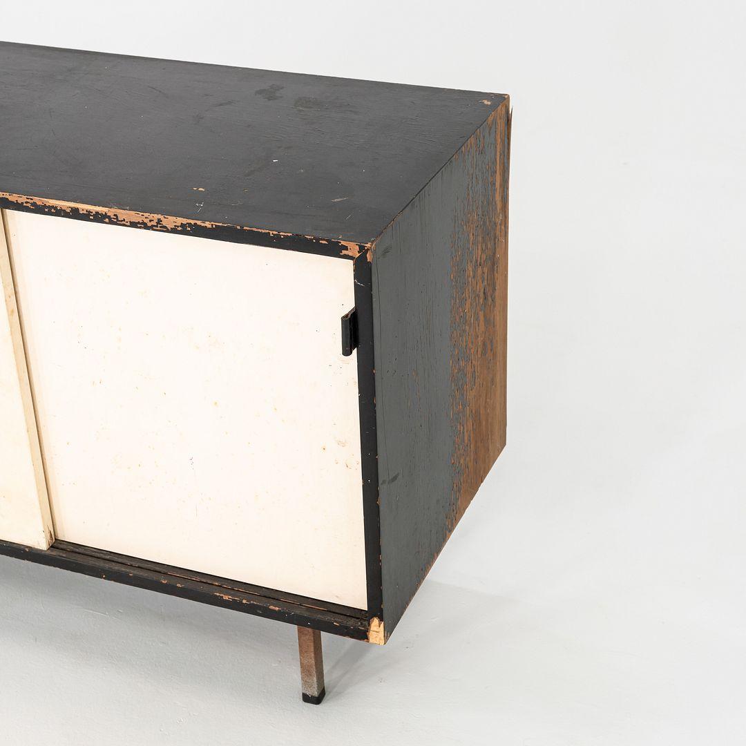 1950s Florence Knoll Credenza in Black with Original Leather Pulls Model 541 In Good Condition For Sale In Philadelphia, PA