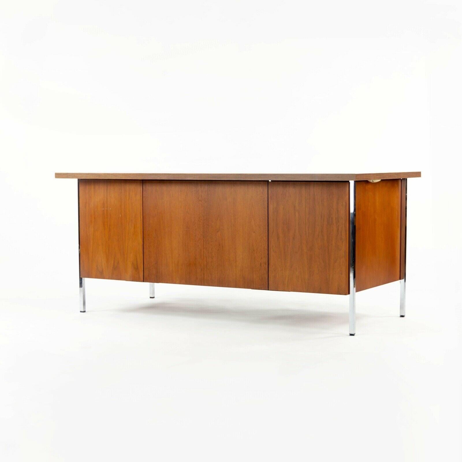 American 1950s Florence Knoll Double Pedestal Walnut Chrome and Laminate Executive Desk For Sale