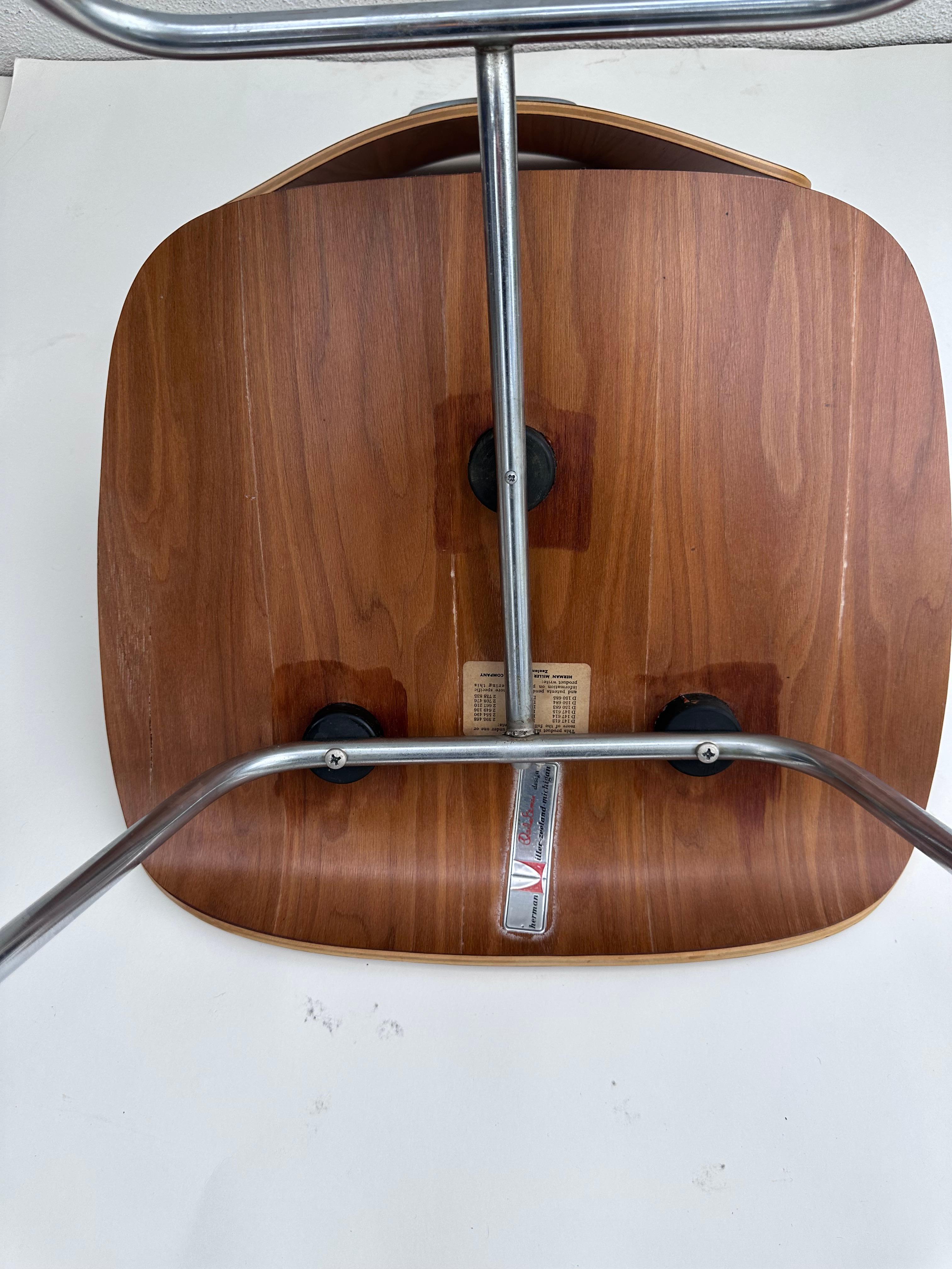 1950s Foil Label Charles Eames for Herman Miller DCM Chairs set of 4 For Sale 3