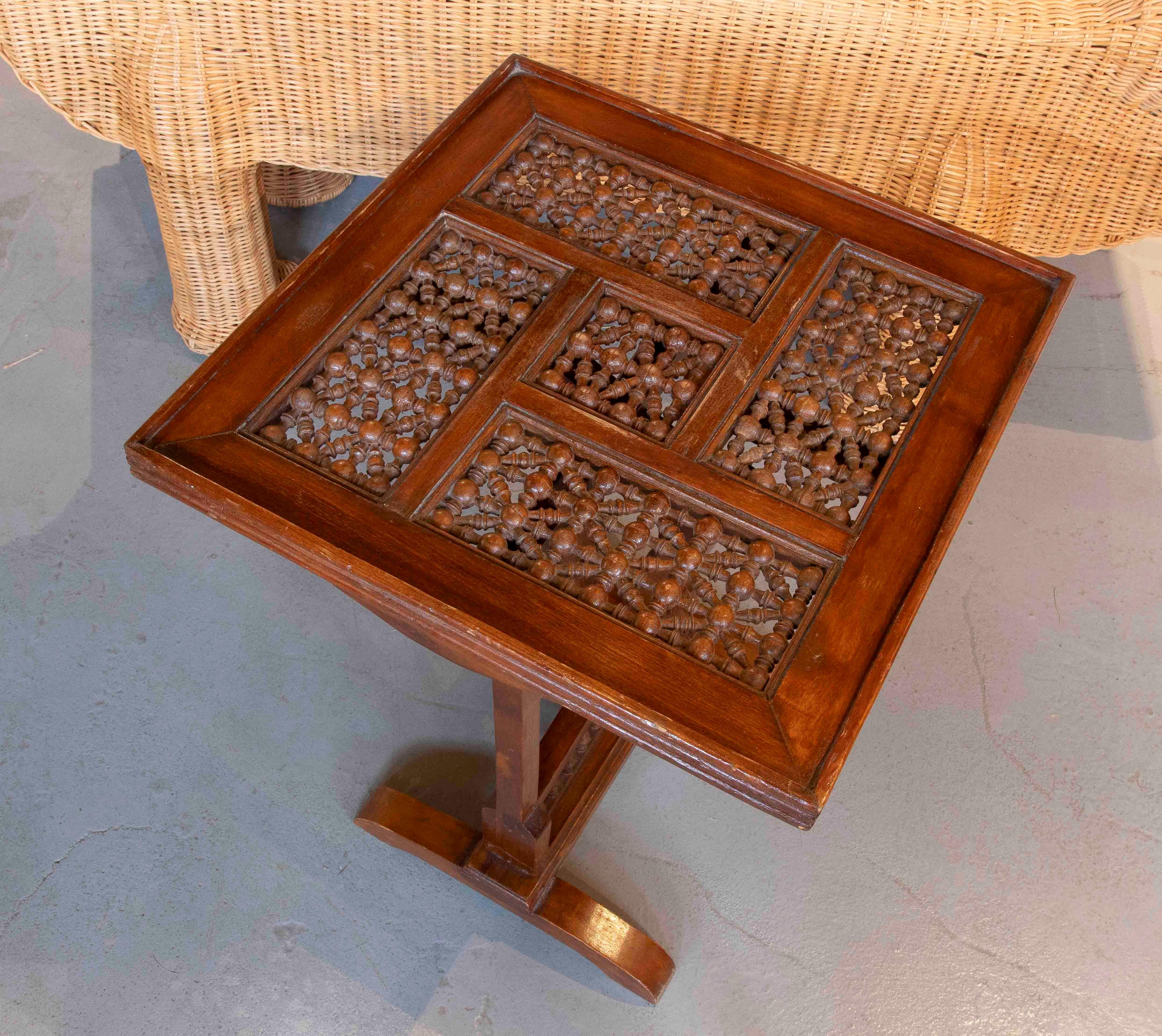 1950s Folding Wooden Side Table with Elaborate Ornamental Carving In Good Condition For Sale In Marbella, ES