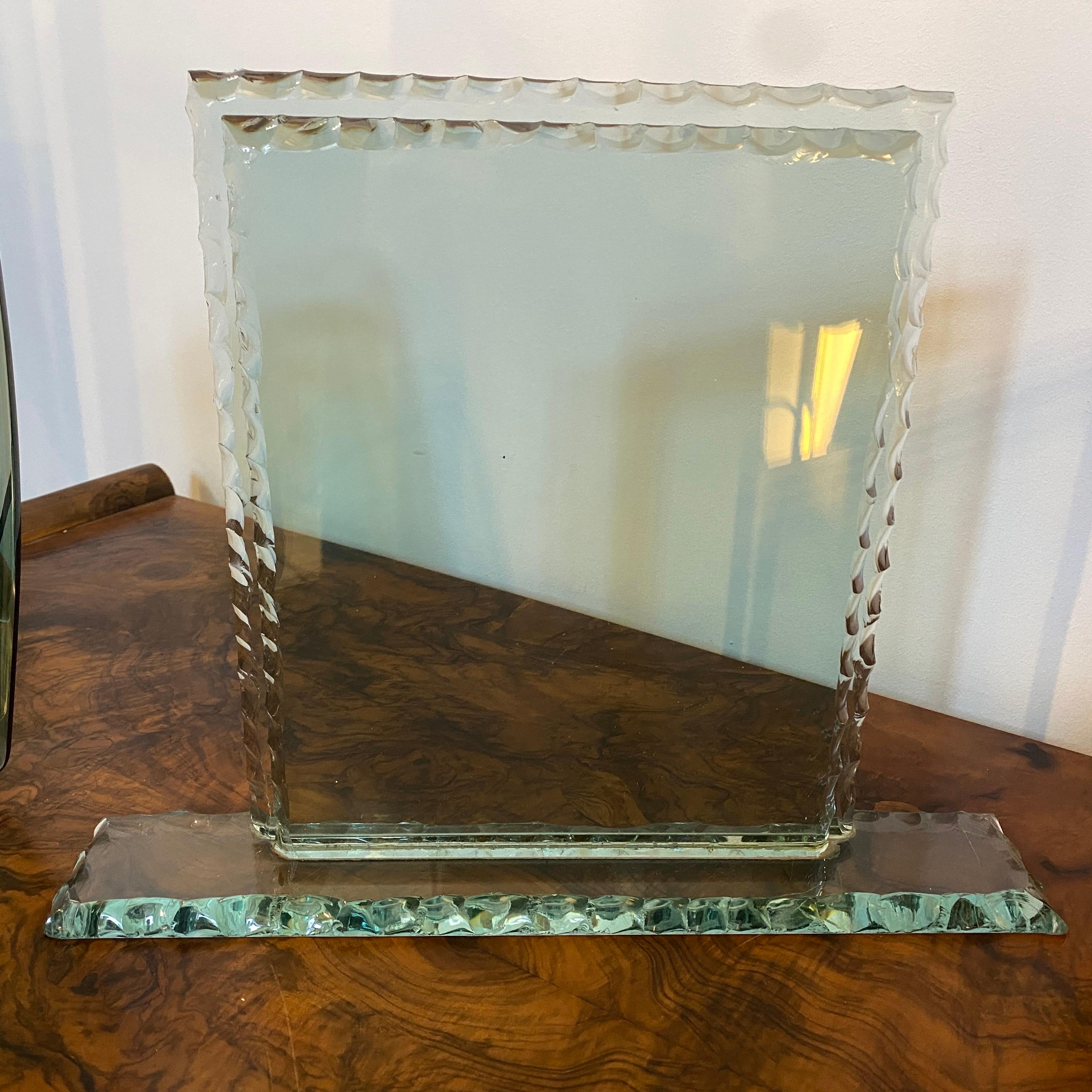 A stylish heavy Verde Nilo glass picutre frame designed and manufactured in Italy in the Fifties by Fontana Arte in very good conditions. The picture frame it's a stunning and unique piece of vintage Italian design. Fontana Arte is a well-known