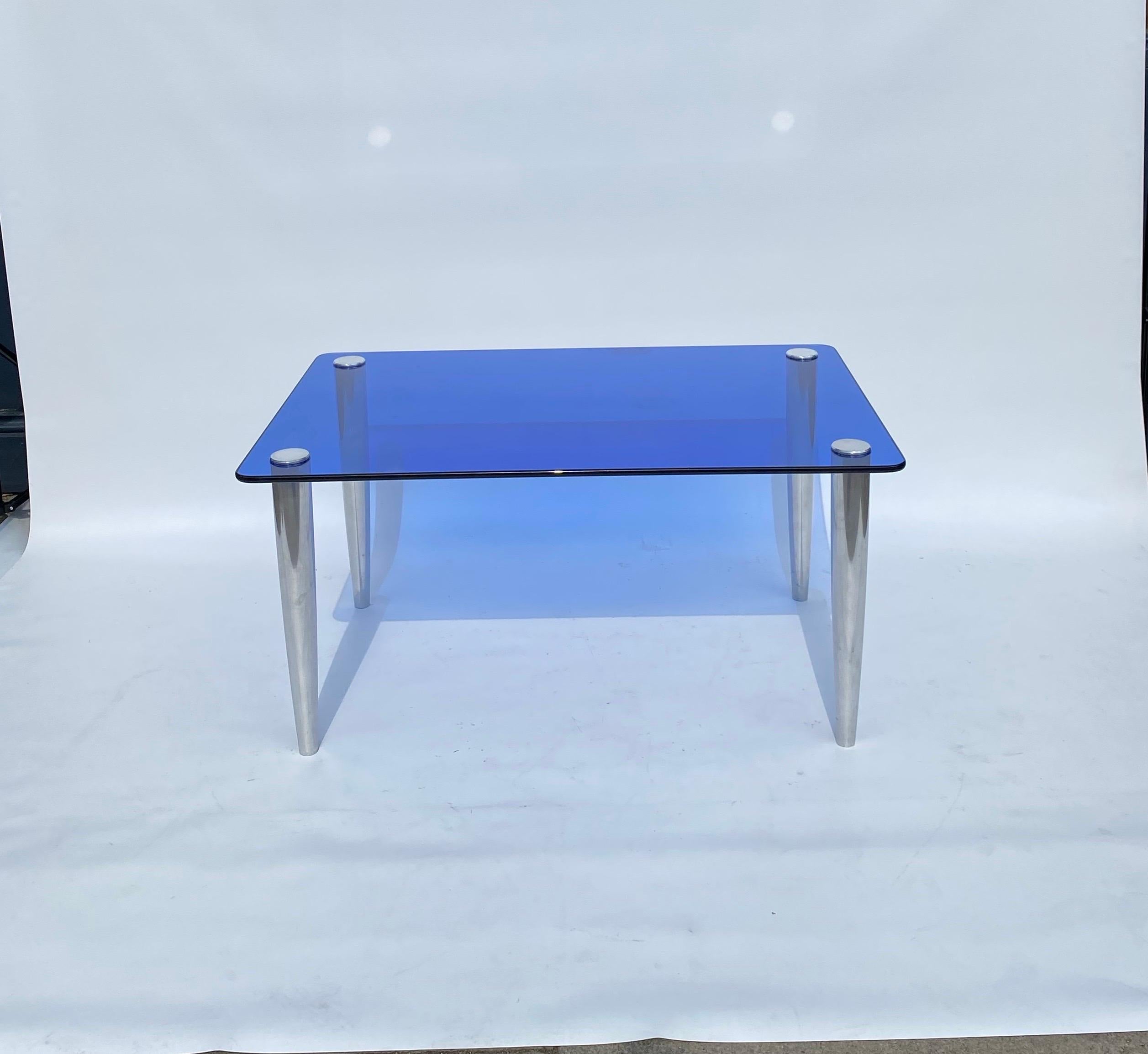 1950s Fontana Arte Blau Glas Rechteckig Couchtisch Stahl Chrom Sofa Italienisch (Moderne der Mitte des Jahrhunderts) im Angebot