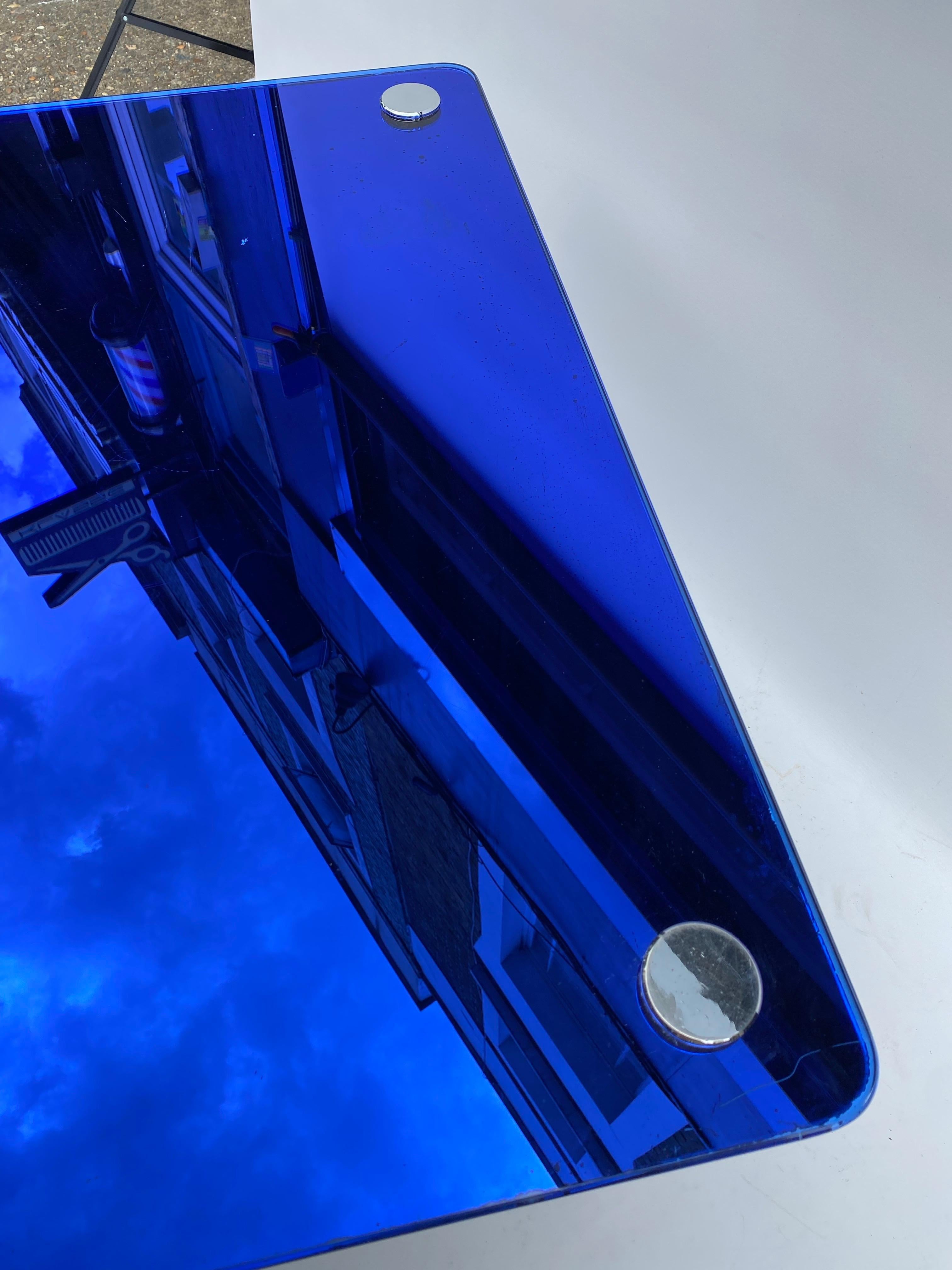 1950 Fontana Arte Specchio blu Tavolino rettangolare Divano cromato Italiano in vendita 11
