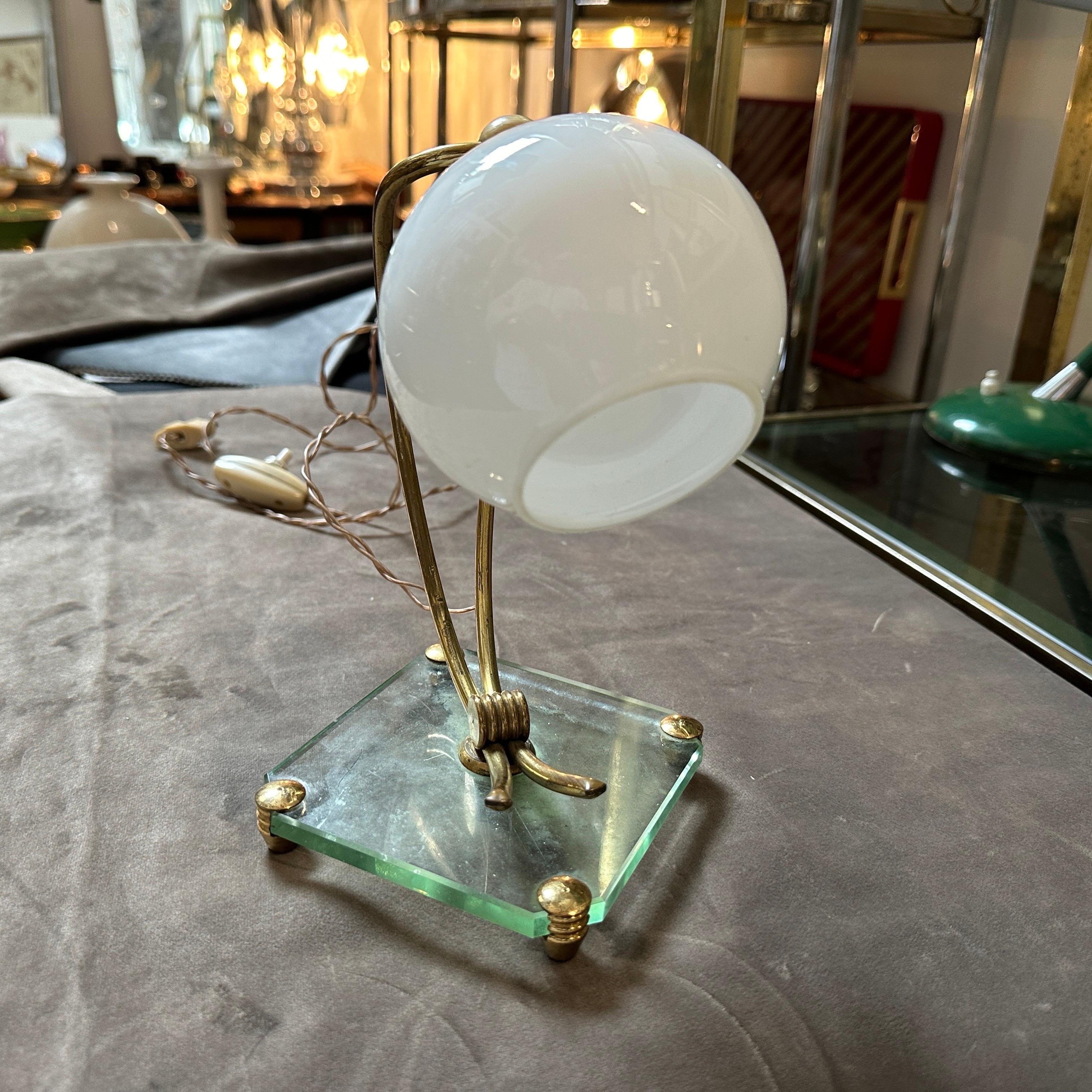 1950s Fontana Arte Style Mid-Century Modern Brass and Glass Italian Table Lamp  For Sale 6