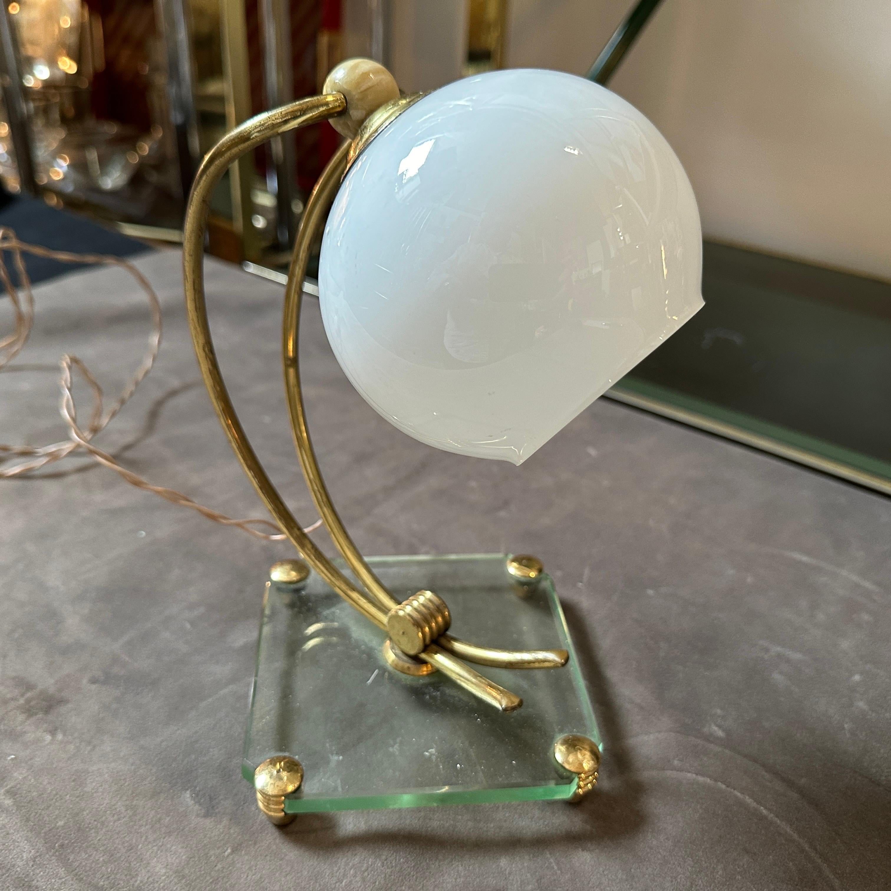 1950s Fontana Arte Style Mid-Century Modern Brass and Glass Italian Table Lamp  For Sale 7