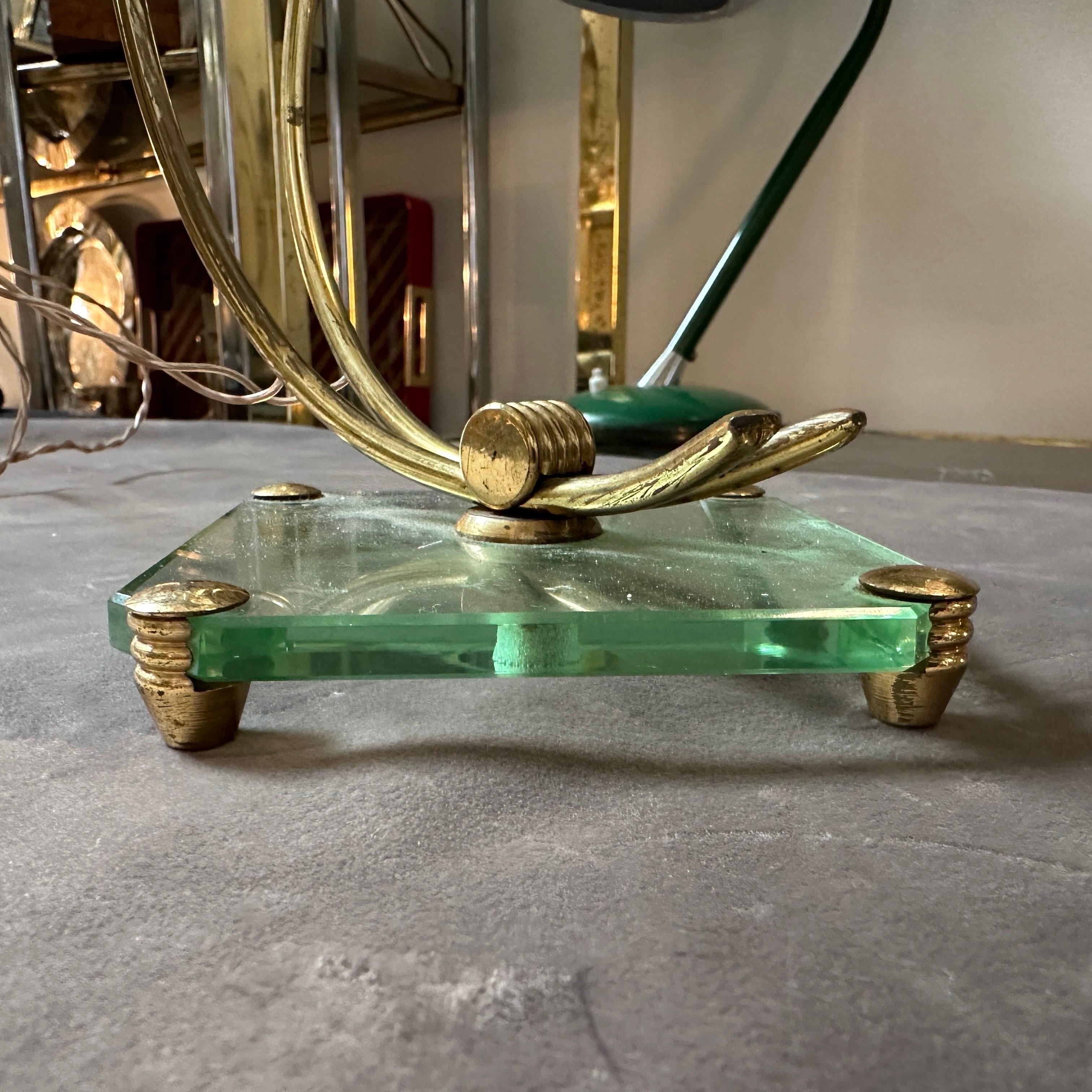 Lampe de table italienne en laiton et verre des années 1950, style Fontana Arte, Mid-Century Modernity  Bon état - En vente à Aci Castello, IT