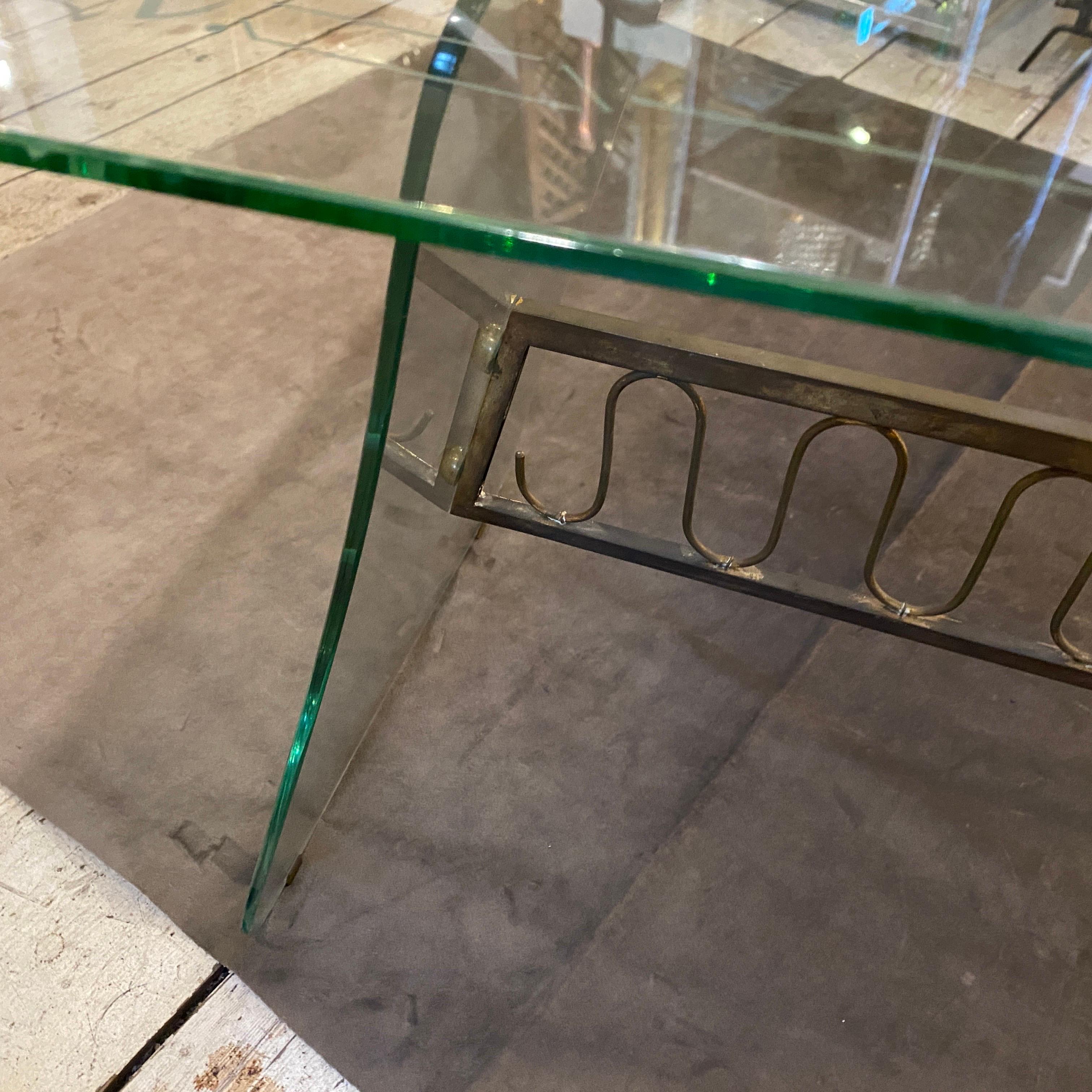 Table basse italienne en verre et laiton, style Fontana Arte, années 1950, Mid-Century Modern Bon état - En vente à Aci Castello, IT