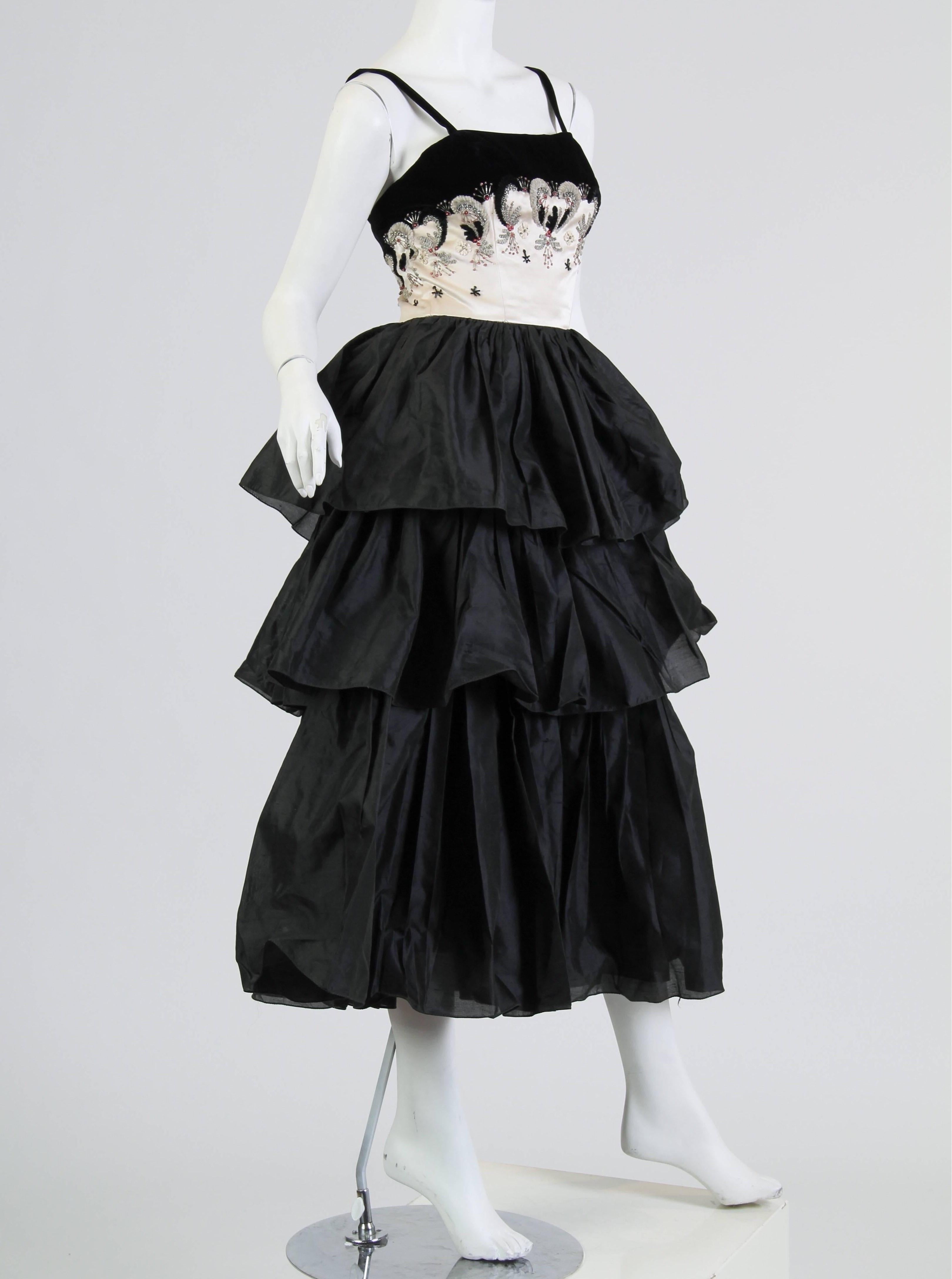 1950S FONTANA COUTURE Black & White Silk Dupioni Tiered Skirt Gown With Velvet  In Excellent Condition For Sale In New York, NY