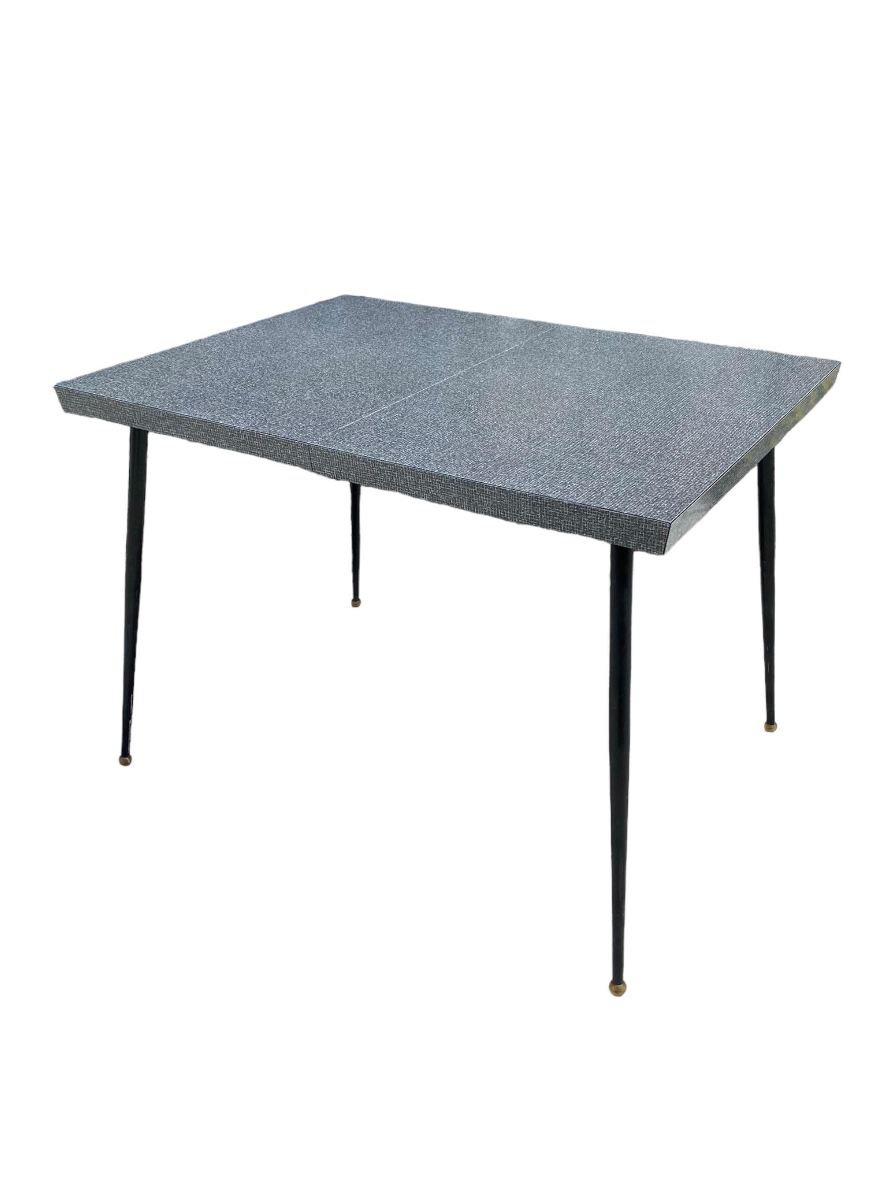 1950s Formica grid dining table with leaf In Good Condition In Brooklyn, NY