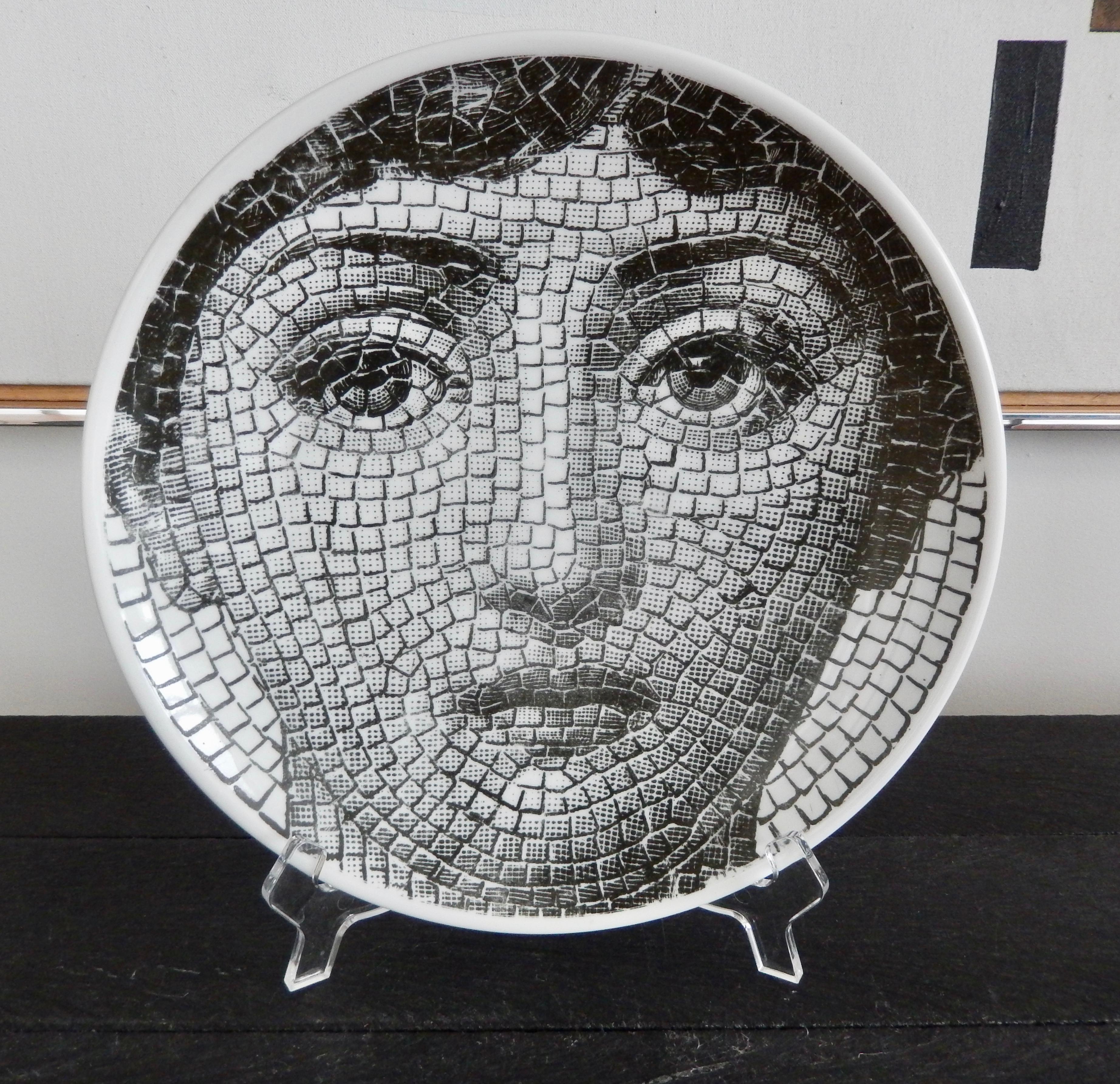 1950s Fornasetti Roman Mosaic Face Plate, Tema e Variazioni N131 In Good Condition For Sale In Winnetka, IL