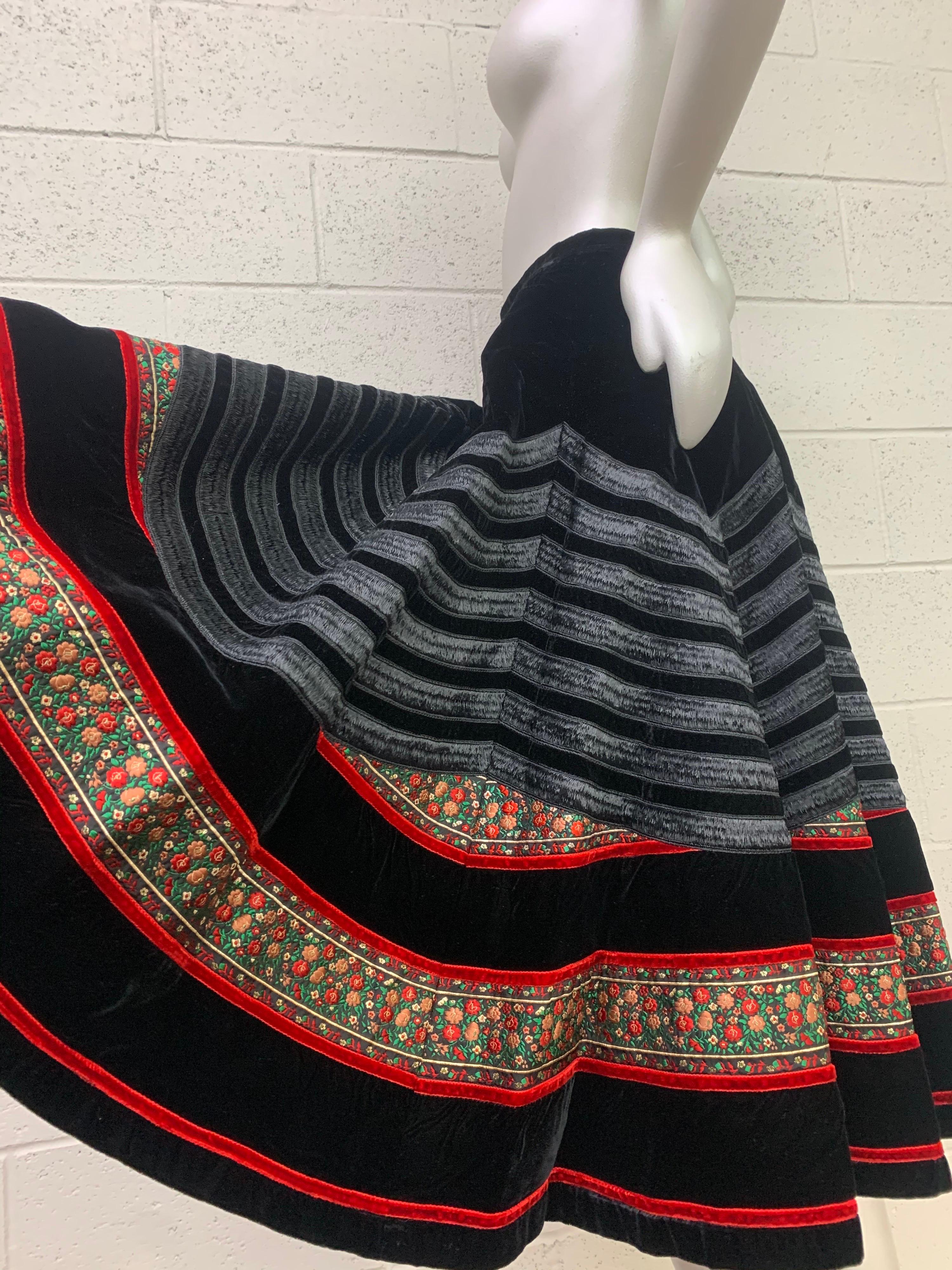 1950s Franco Bertoli Extravagant Italian Velvet Peasant Style Full Circle Skirt  For Sale 3