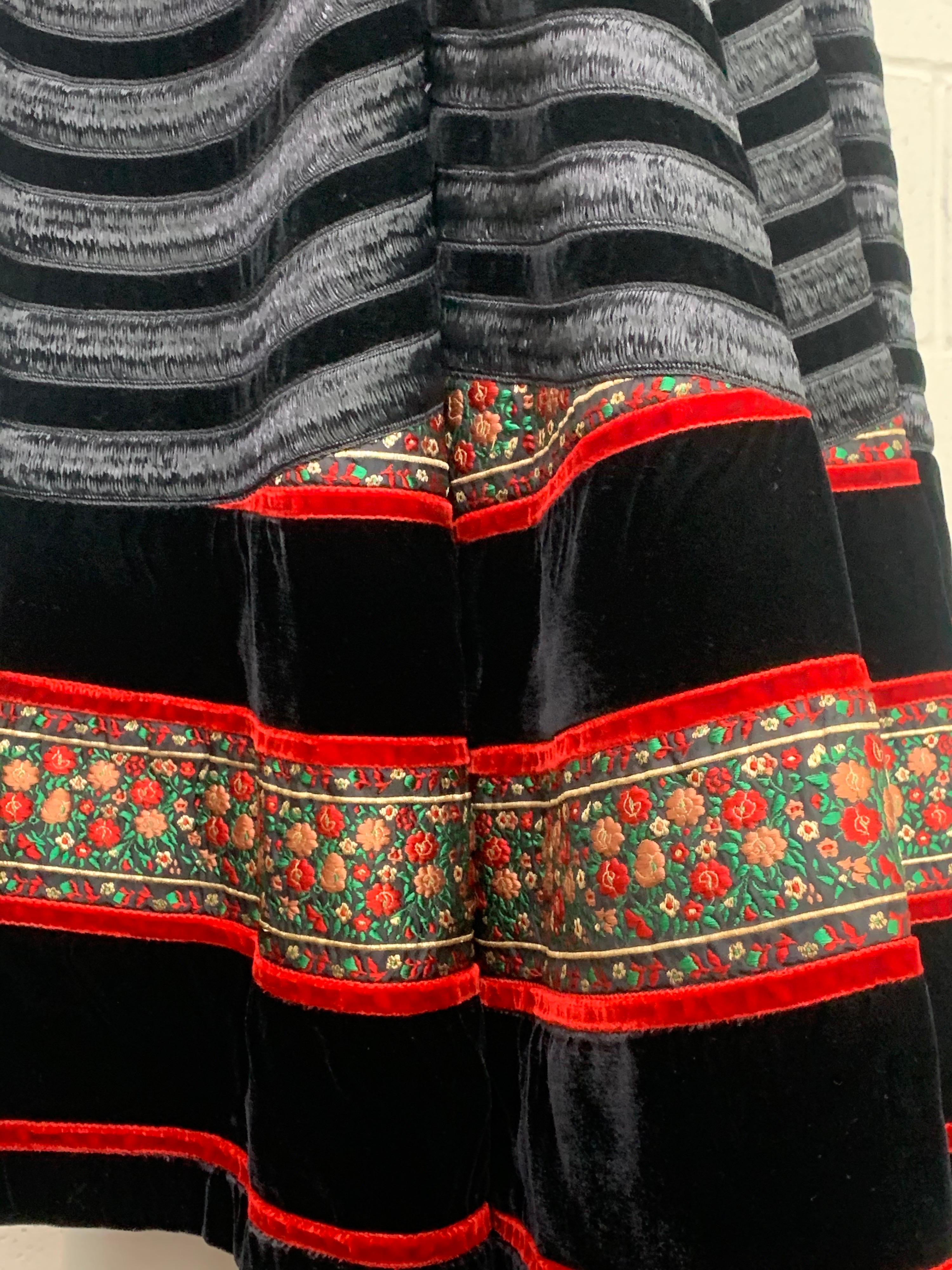 Women's 1950s Franco Bertoli Extravagant Italian Velvet Peasant Style Full Circle Skirt