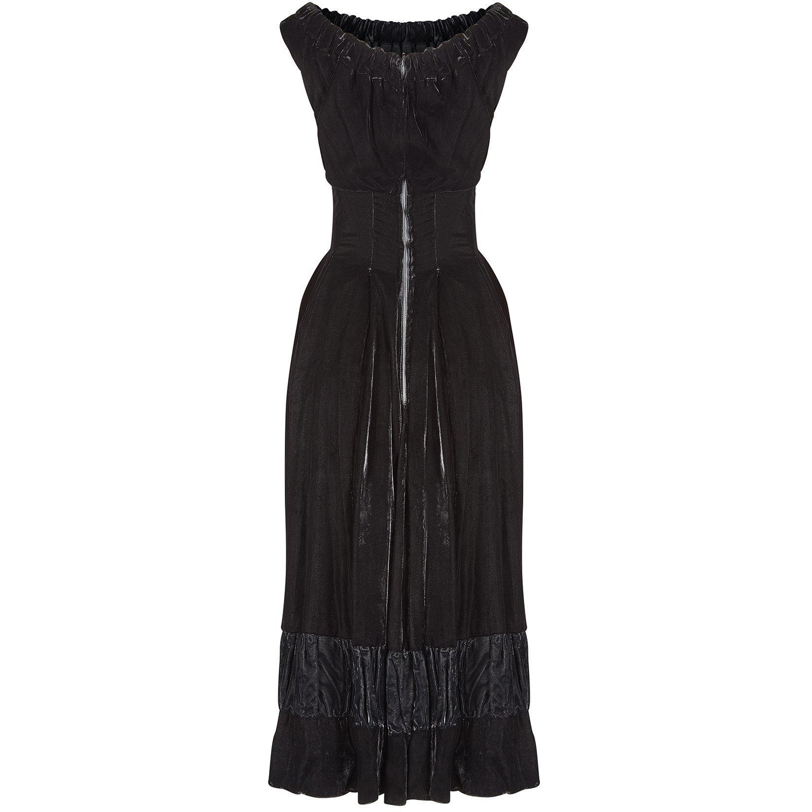 Une robe de soirée vintage originale des années 1950 du célèbre créateur britannique de vêtements de soirée Frank Usher. Cette robe date du début de la décennie et est fabriquée dans un velours de soie noir d'encre de qualité fabuleuse. La robe est