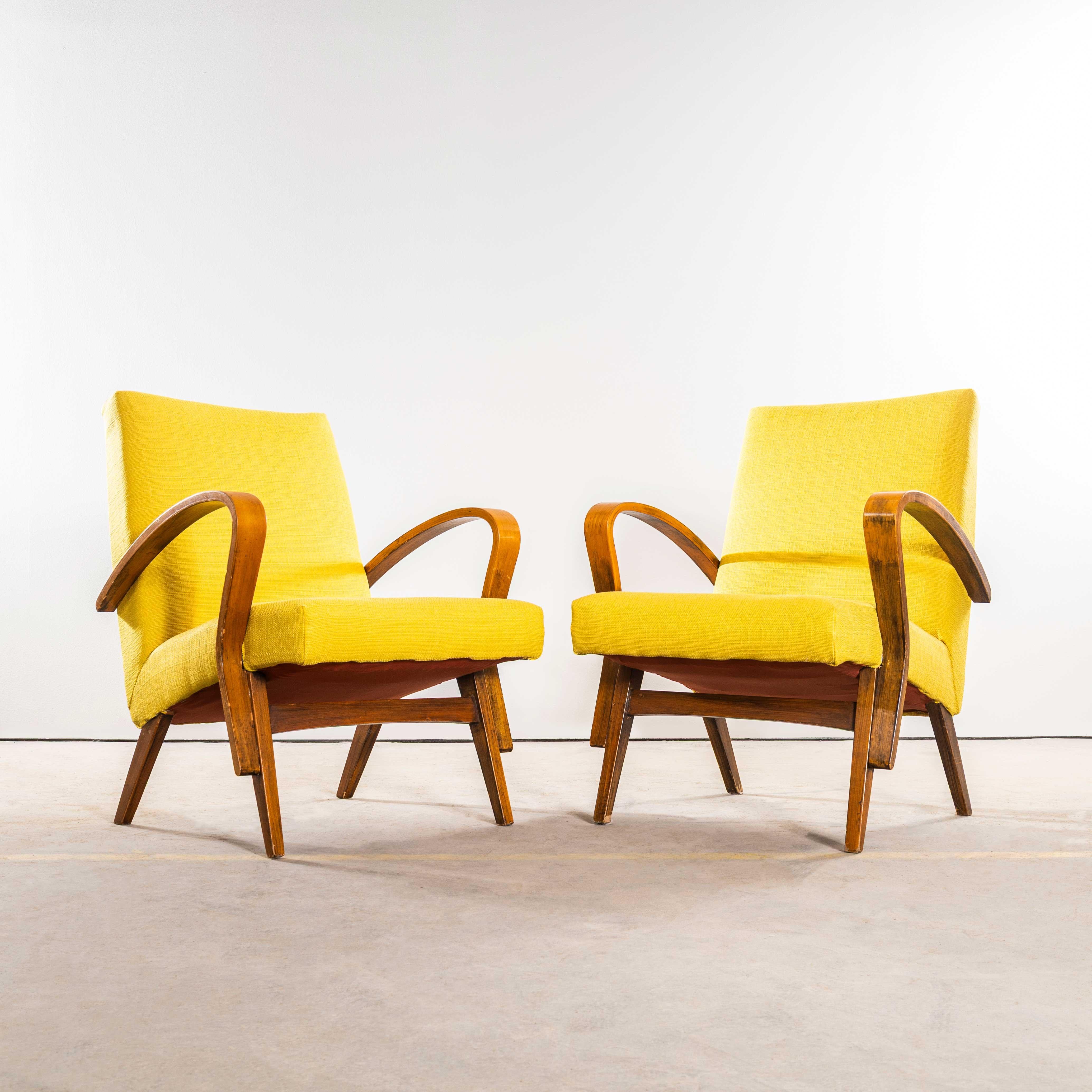 1950 Frantisek Jirak Para Tatra Sillones tapizados Mostaza en Bueno estado para la venta en Hook, Hampshire