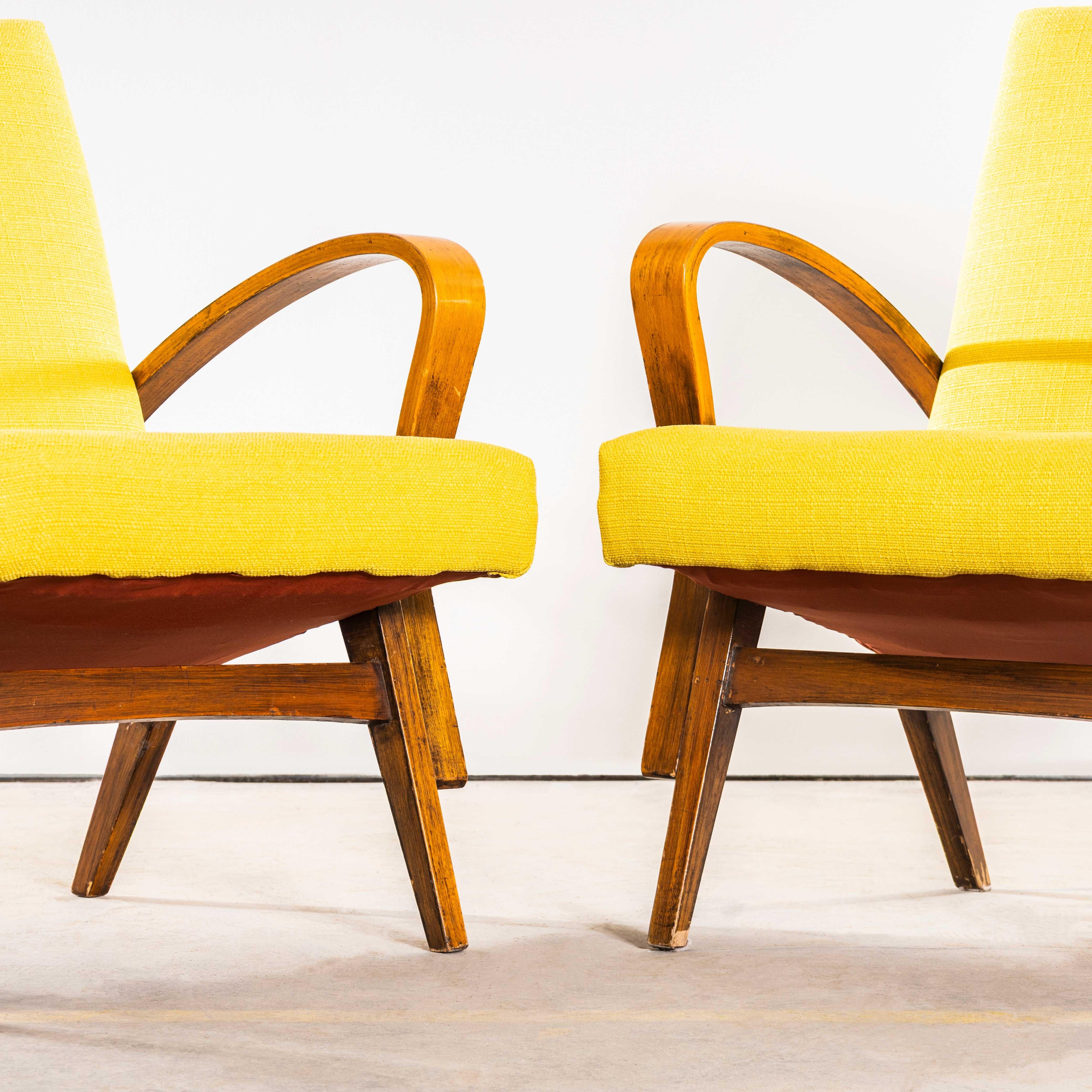 1950 Frantisek Jirak Para Tatra Sillones tapizados Mostaza Textil en venta